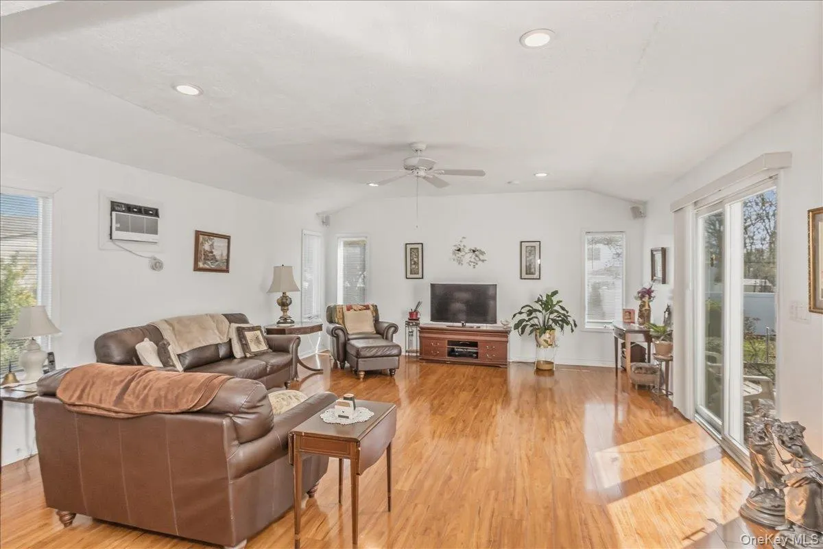123 Avenue B, Brookhaven, NY, 4 Bedrooms Bedrooms, 11 Rooms Rooms,2 BathroomsBathrooms,Residential,For Rent,Avenue B,0,1016771 123 Avenue B, Brookhaven, NY, 4 Bedrooms Bedrooms, 11 Rooms Rooms,2 BathroomsBathrooms,Residential,For Rent,Avenue B,0,1016771