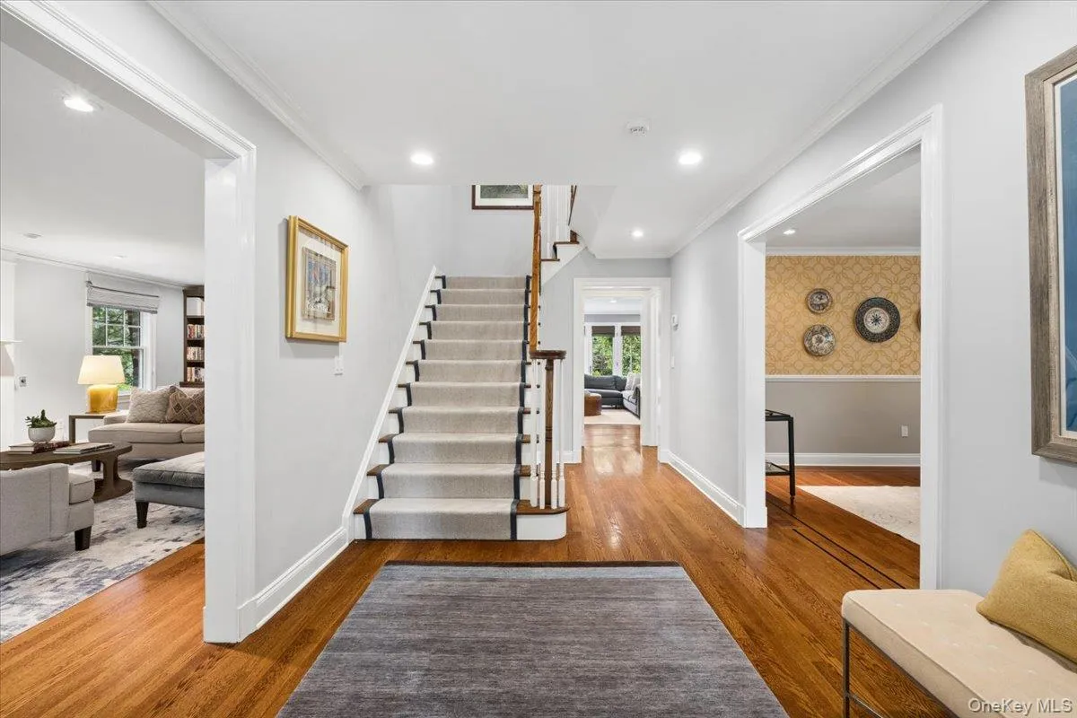 Bright foyer featuring hardwood flooring welcomes you Bright foyer featuring hardwood flooring welcomes you