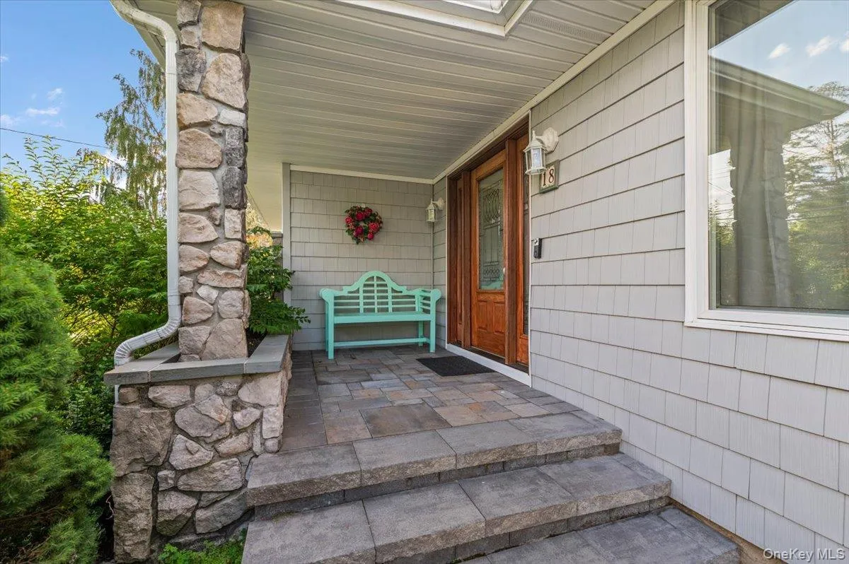 18 Hickman Street, Oyster Bay, NY, 4 Bedrooms Bedrooms, 11 Rooms Rooms,3 BathroomsBathrooms,Residential,For Rent,Hickman,0,1016780 18 Hickman Street, Oyster Bay, NY, 4 Bedrooms Bedrooms, 11 Rooms Rooms,3 BathroomsBathrooms,Residential,For Rent,Hickman,0,1016780