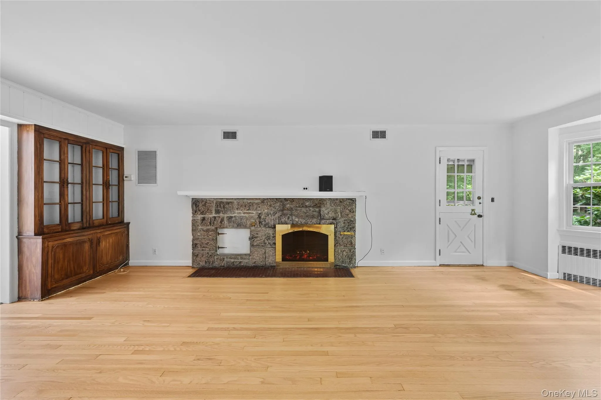 25 Sugar Toms Ridge, Oyster Bay, NY, 4 Bedrooms Bedrooms, 8 Rooms Rooms,3 BathroomsBathrooms,Residential,For Rent,Sugar Toms,0,1016781 25 Sugar Toms Ridge, Oyster Bay, NY, 4 Bedrooms Bedrooms, 8 Rooms Rooms,3 BathroomsBathrooms,Residential,For Rent,Sugar Toms,0,1016781
