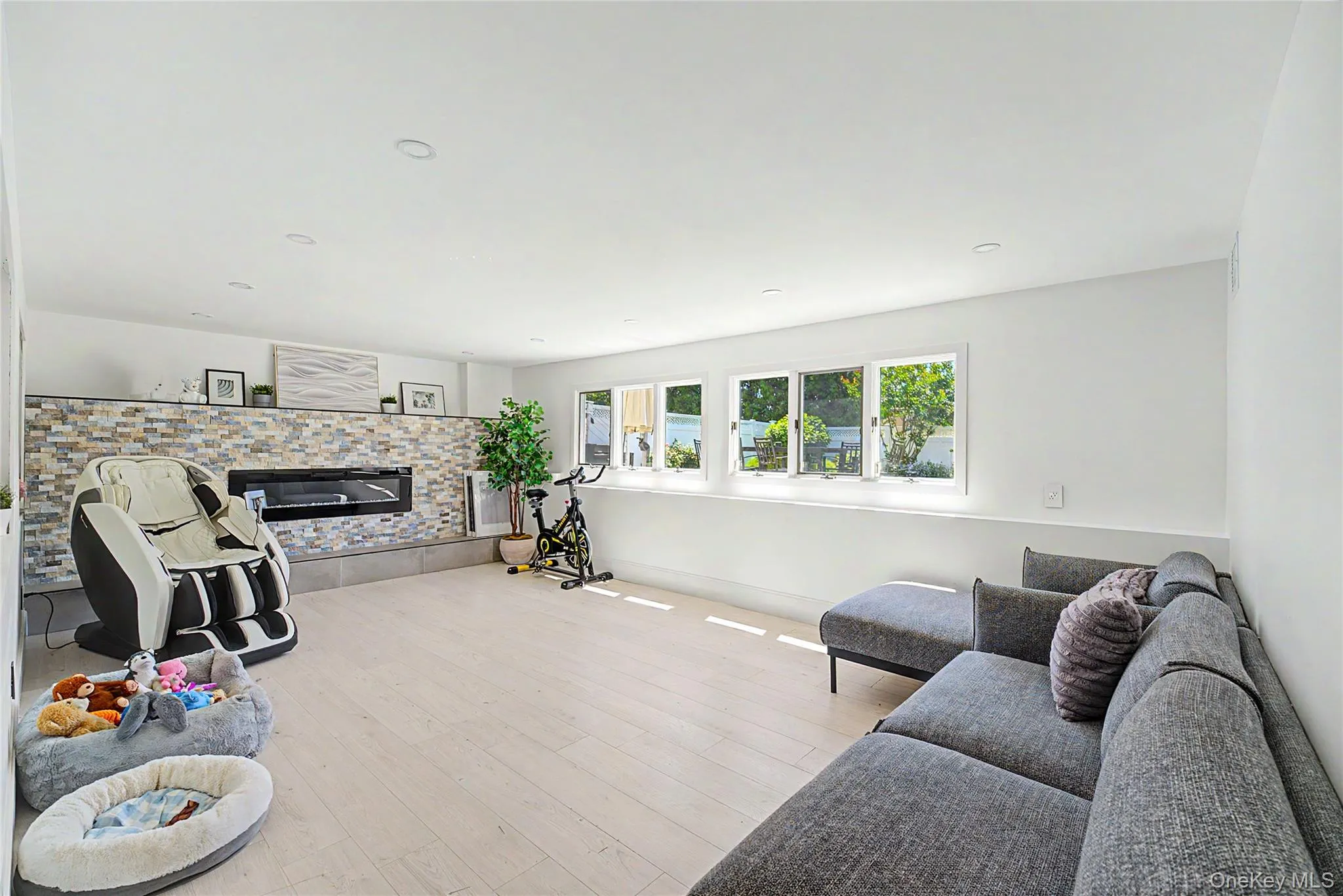 20 Russell Park Road, Oyster Bay, NY, 4 Bedrooms Bedrooms, 8 Rooms Rooms,2 BathroomsBathrooms,Residential,For Rent,Russell Park,0,1016789 20 Russell Park Road, Oyster Bay, NY, 4 Bedrooms Bedrooms, 8 Rooms Rooms,2 BathroomsBathrooms,Residential,For Rent,Russell Park,0,1016789