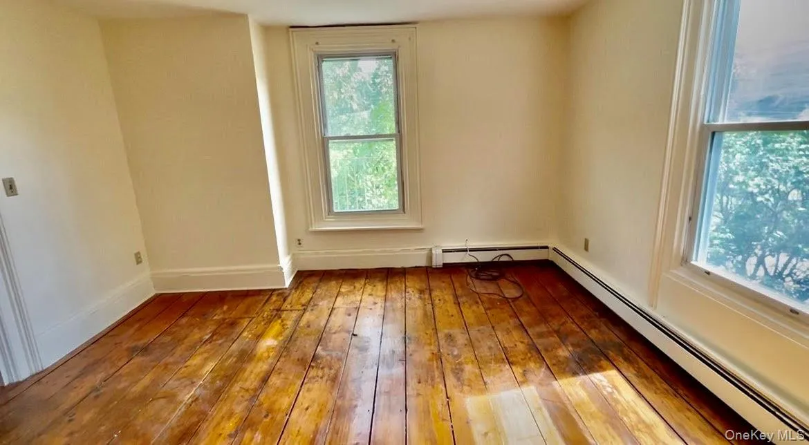 Bedroom/Living Room Bedroom/Living Room