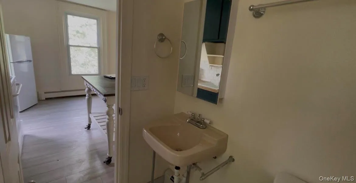 Full Bath to Kitchen Full Bath to Kitchen