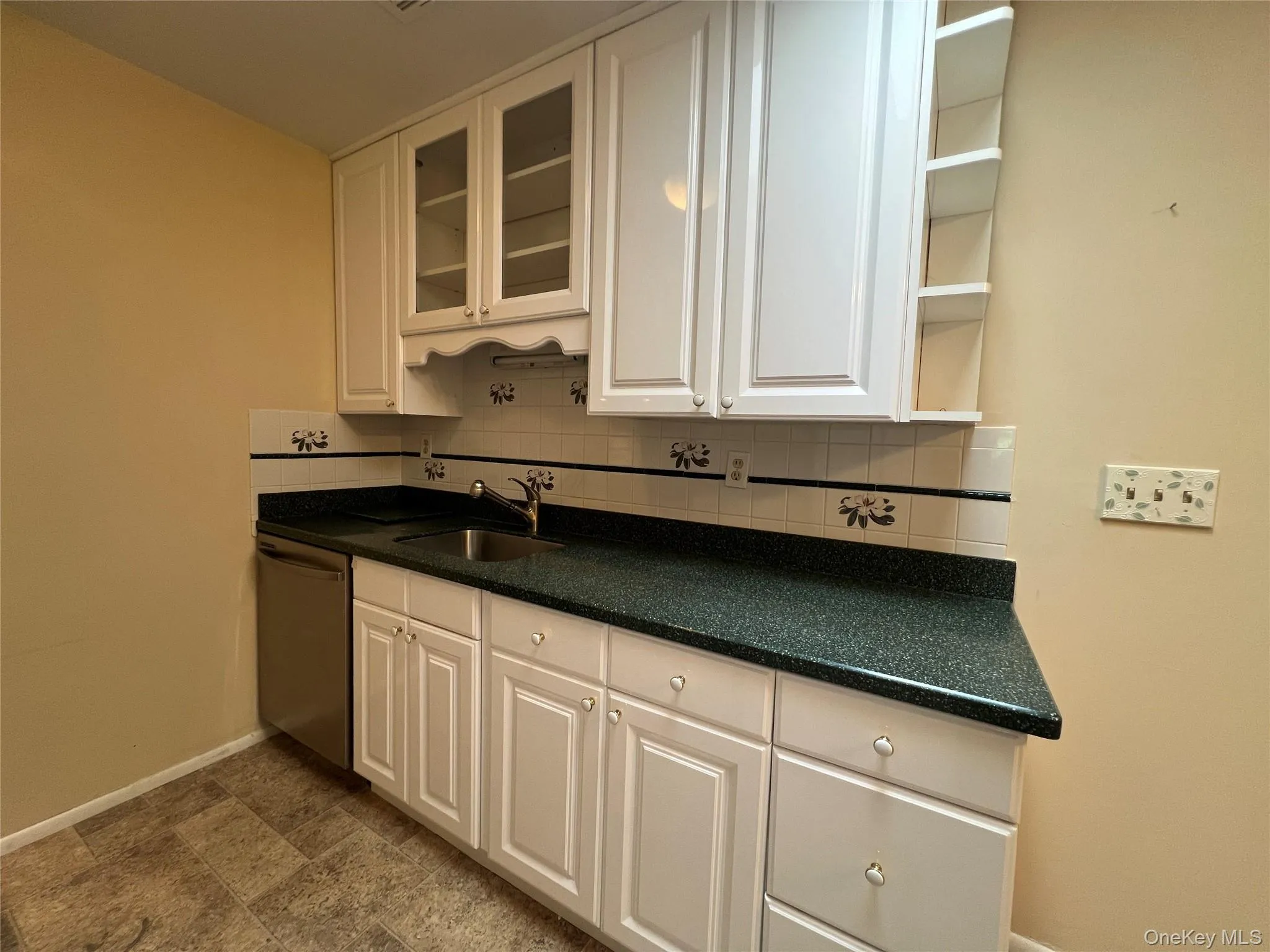 312 Woodbridge Drive, Brookhaven, NY, 1 Bedroom Bedrooms, 4 Rooms Rooms,1 BathroomBathrooms,Residential,For Rent,Woodbridge,0,KEY1016798 312 Woodbridge Drive, Brookhaven, NY, 1 Bedroom Bedrooms, 4 Rooms Rooms,1 BathroomBathrooms,Residential,For Rent,Woodbridge,0,KEY1016798