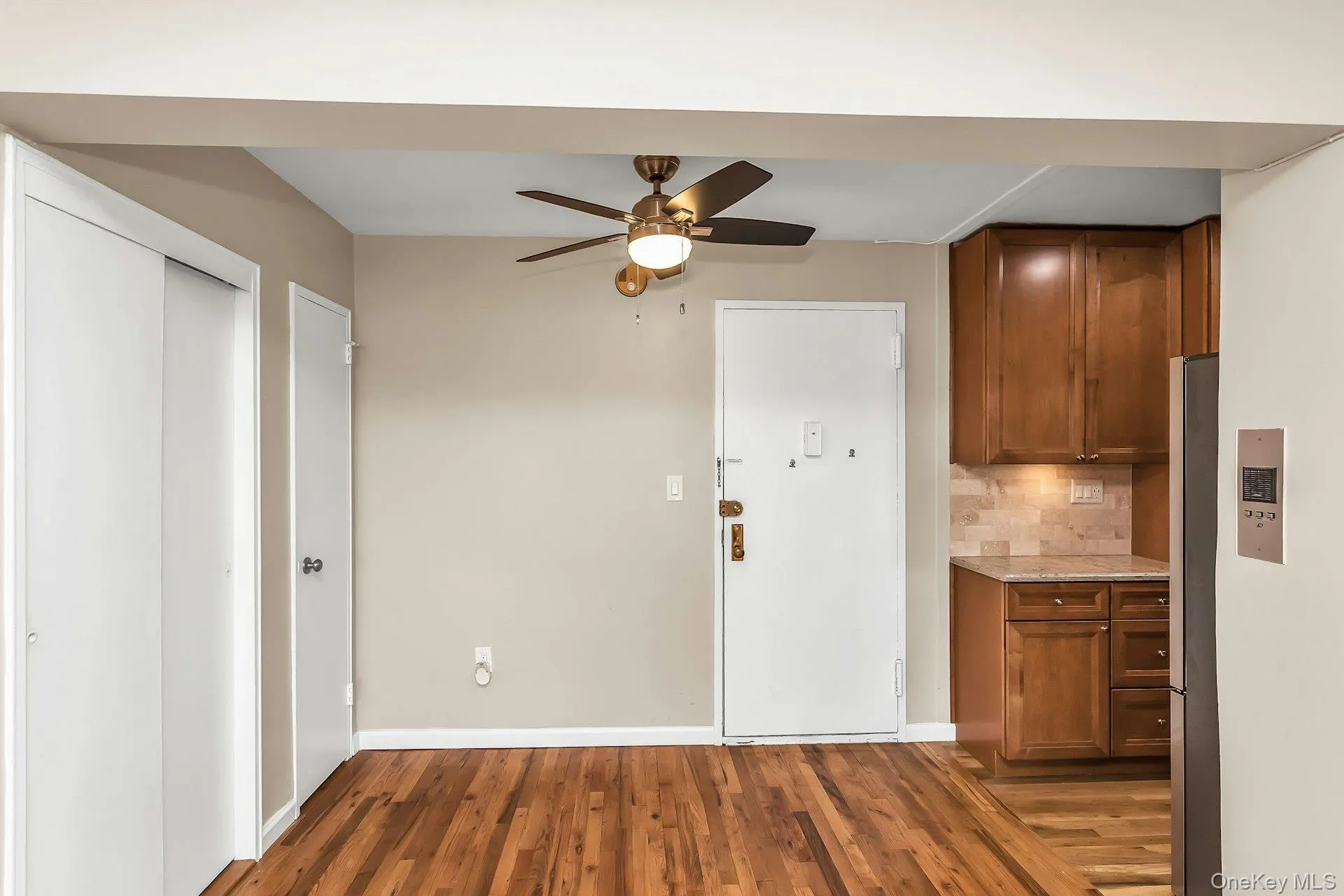 370 Broadway, Long Beach, NY, 1 Bedroom Bedrooms, 3 Rooms Rooms,1 BathroomBathrooms,Residential,For Rent,Broadway,0,1016802 370 Broadway, Long Beach, NY, 1 Bedroom Bedrooms, 3 Rooms Rooms,1 BathroomBathrooms,Residential,For Rent,Broadway,0,1016802