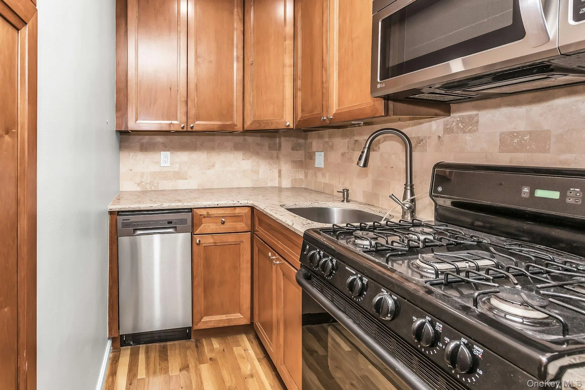 370 Broadway, Long Beach, NY, 1 Bedroom Bedrooms, 3 Rooms Rooms,1 BathroomBathrooms,Residential,For Rent,Broadway,0,1016802 370 Broadway, Long Beach, NY, 1 Bedroom Bedrooms, 3 Rooms Rooms,1 BathroomBathrooms,Residential,For Rent,Broadway,0,1016802