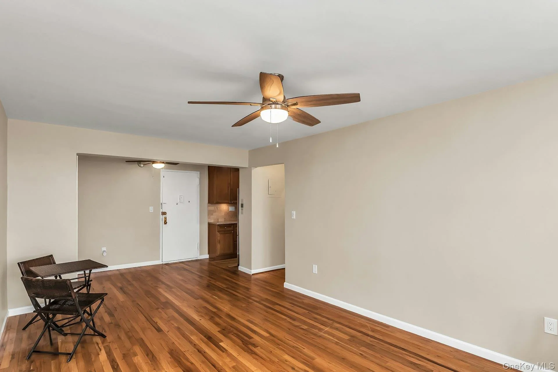 370 Broadway, Long Beach, NY, 1 Bedroom Bedrooms, 3 Rooms Rooms,1 BathroomBathrooms,Residential,For Rent,Broadway,0,1016802 370 Broadway, Long Beach, NY, 1 Bedroom Bedrooms, 3 Rooms Rooms,1 BathroomBathrooms,Residential,For Rent,Broadway,0,1016802
