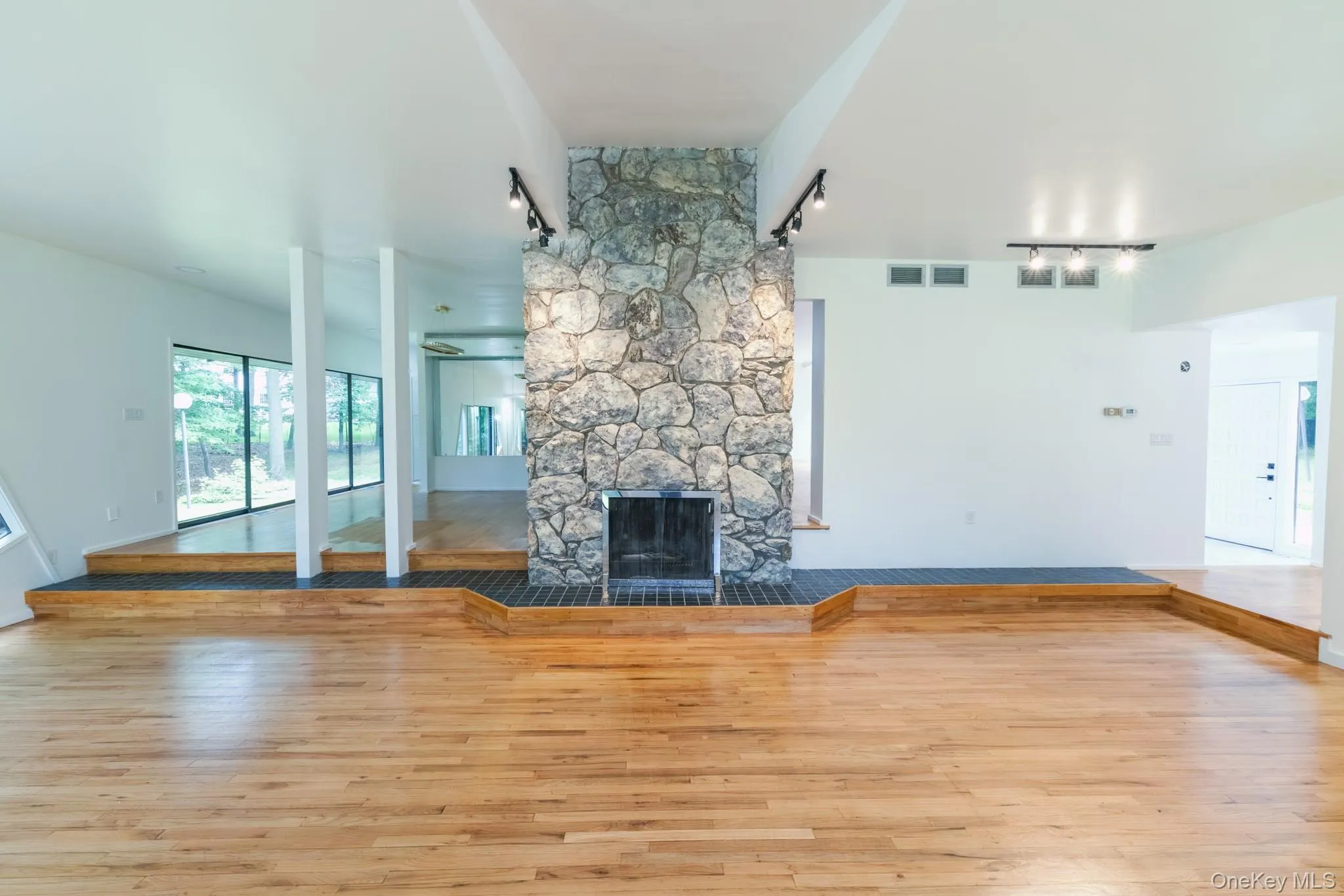 12 Lost Meadow Lane, Brookhaven, NY, 4 Bedrooms Bedrooms, 8 Rooms Rooms,2 BathroomsBathrooms,Residential,For Rent,Lost Meadow,0,1016804 12 Lost Meadow Lane, Brookhaven, NY, 4 Bedrooms Bedrooms, 8 Rooms Rooms,2 BathroomsBathrooms,Residential,For Rent,Lost Meadow,0,1016804