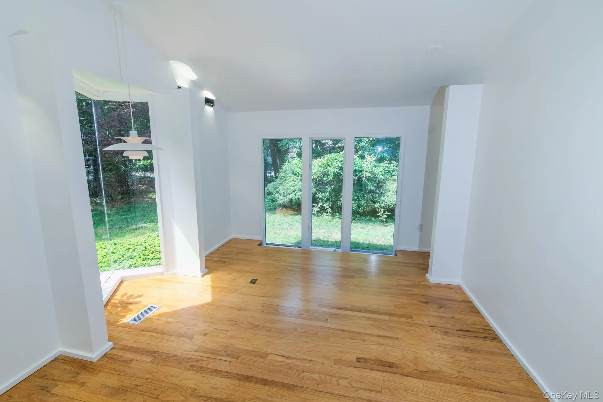 12 Lost Meadow Lane, Brookhaven, NY, 4 Bedrooms Bedrooms, 8 Rooms Rooms,2 BathroomsBathrooms,Residential,For Rent,Lost Meadow,0,1016804 12 Lost Meadow Lane, Brookhaven, NY, 4 Bedrooms Bedrooms, 8 Rooms Rooms,2 BathroomsBathrooms,Residential,For Rent,Lost Meadow,0,1016804