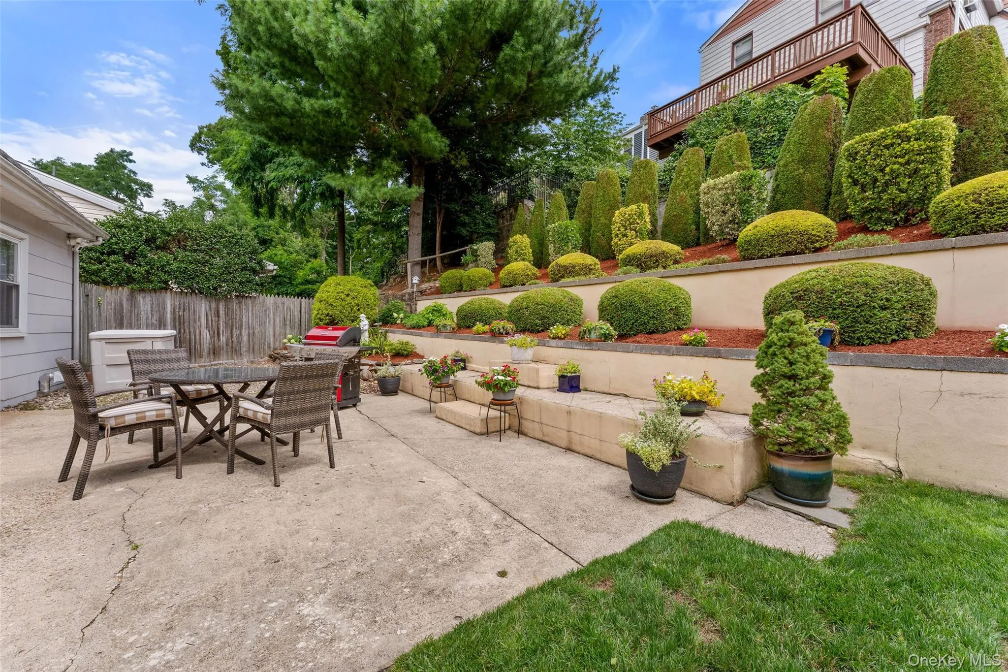Garden and patio views. Garden and patio views.