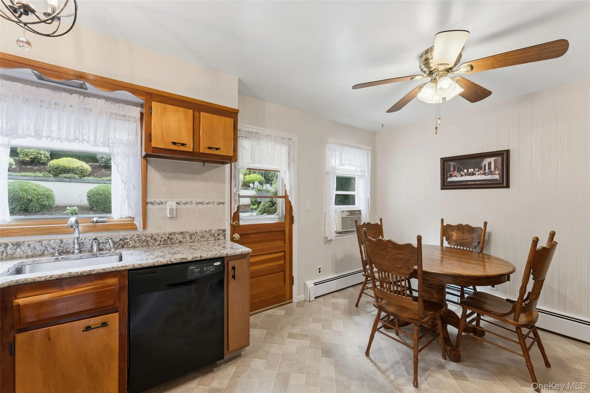 Dine-In Kitchen with access to the patio and garden. Dine-In Kitchen with access to the patio and garden.