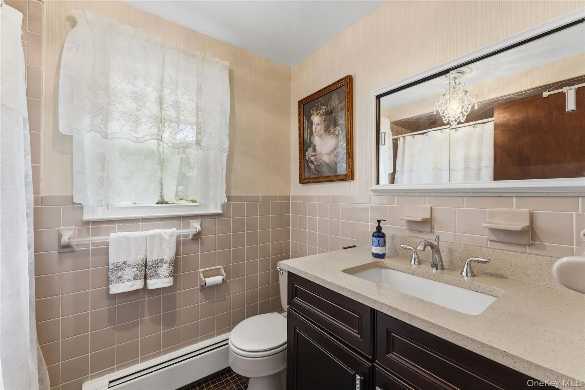 Full bathroom Full bathroom