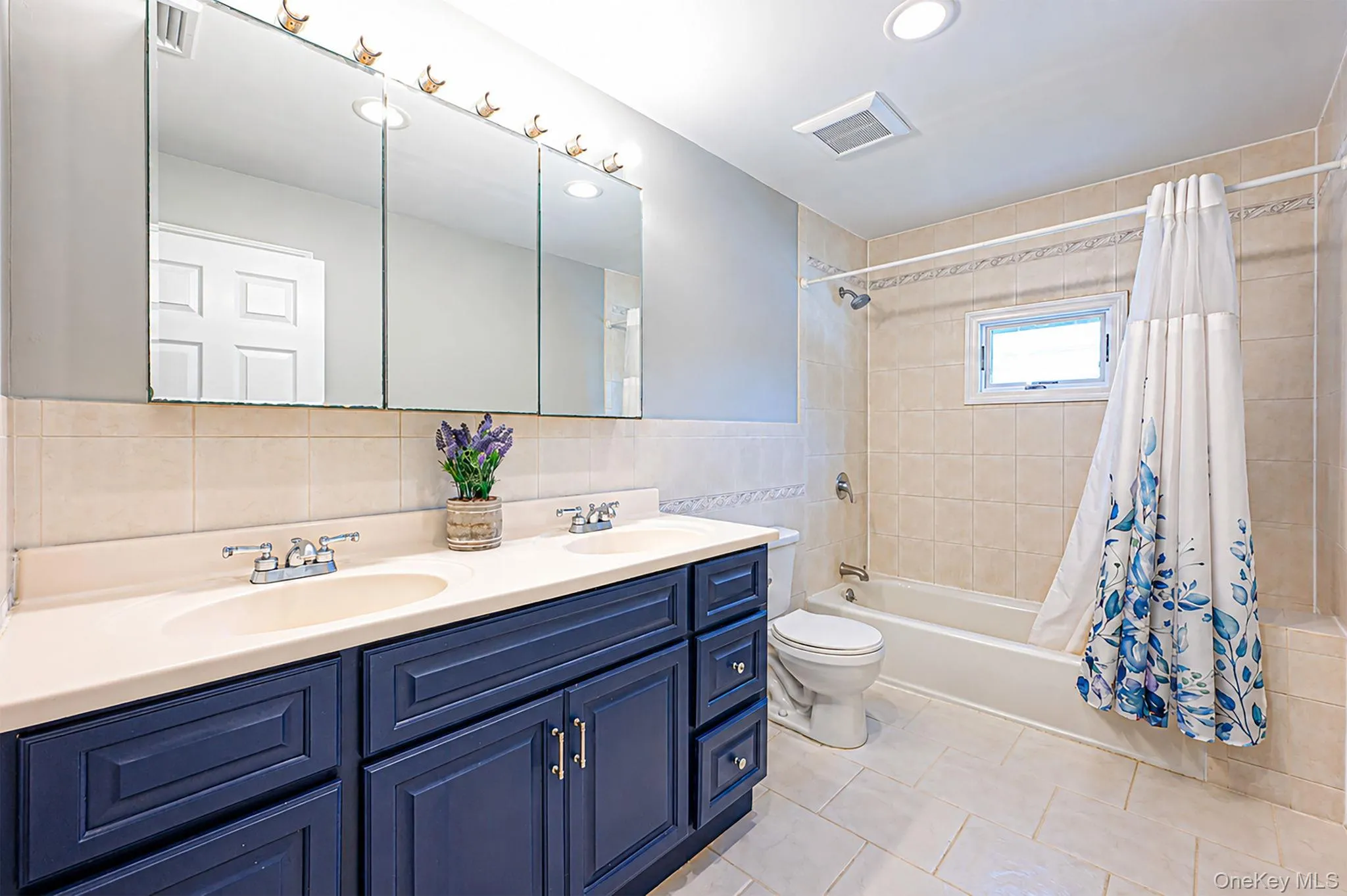 77 Toomey Road, Islip, NY, 6 Bedrooms Bedrooms, 11 Rooms Rooms,2 BathroomsBathrooms,Residential,For Rent,Toomey,0,1016813 77 Toomey Road, Islip, NY, 6 Bedrooms Bedrooms, 11 Rooms Rooms,2 BathroomsBathrooms,Residential,For Rent,Toomey,0,1016813