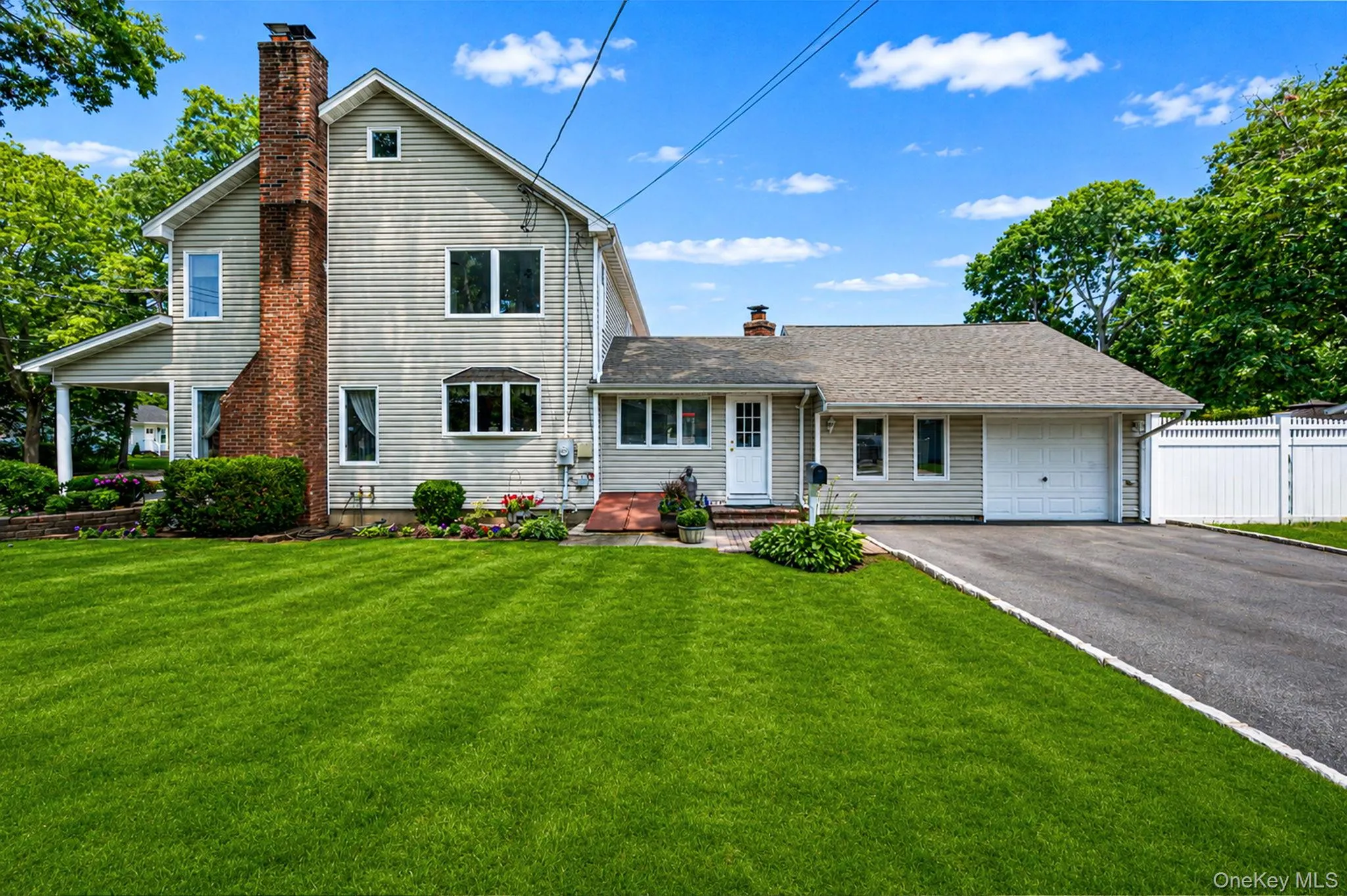 77 Toomey Road, Islip, NY, 6 Bedrooms Bedrooms, 11 Rooms Rooms,2 BathroomsBathrooms,Residential,For Rent,Toomey,0,1016813 77 Toomey Road, Islip, NY, 6 Bedrooms Bedrooms, 11 Rooms Rooms,2 BathroomsBathrooms,Residential,For Rent,Toomey,0,1016813