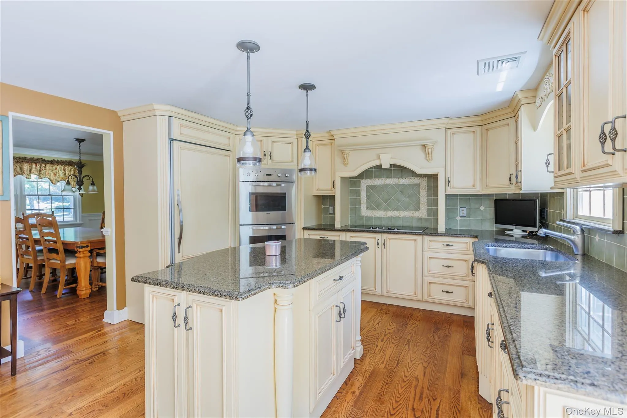 12 Rumford Road, Smithtown, NY, 3 Bedrooms Bedrooms, 6 Rooms Rooms,1 BathroomBathrooms,Residential Lease,For Rent,Rumford,0,1016818 12 Rumford Road, Smithtown, NY, 3 Bedrooms Bedrooms, 6 Rooms Rooms,1 BathroomBathrooms,Residential Lease,For Rent,Rumford,0,1016818