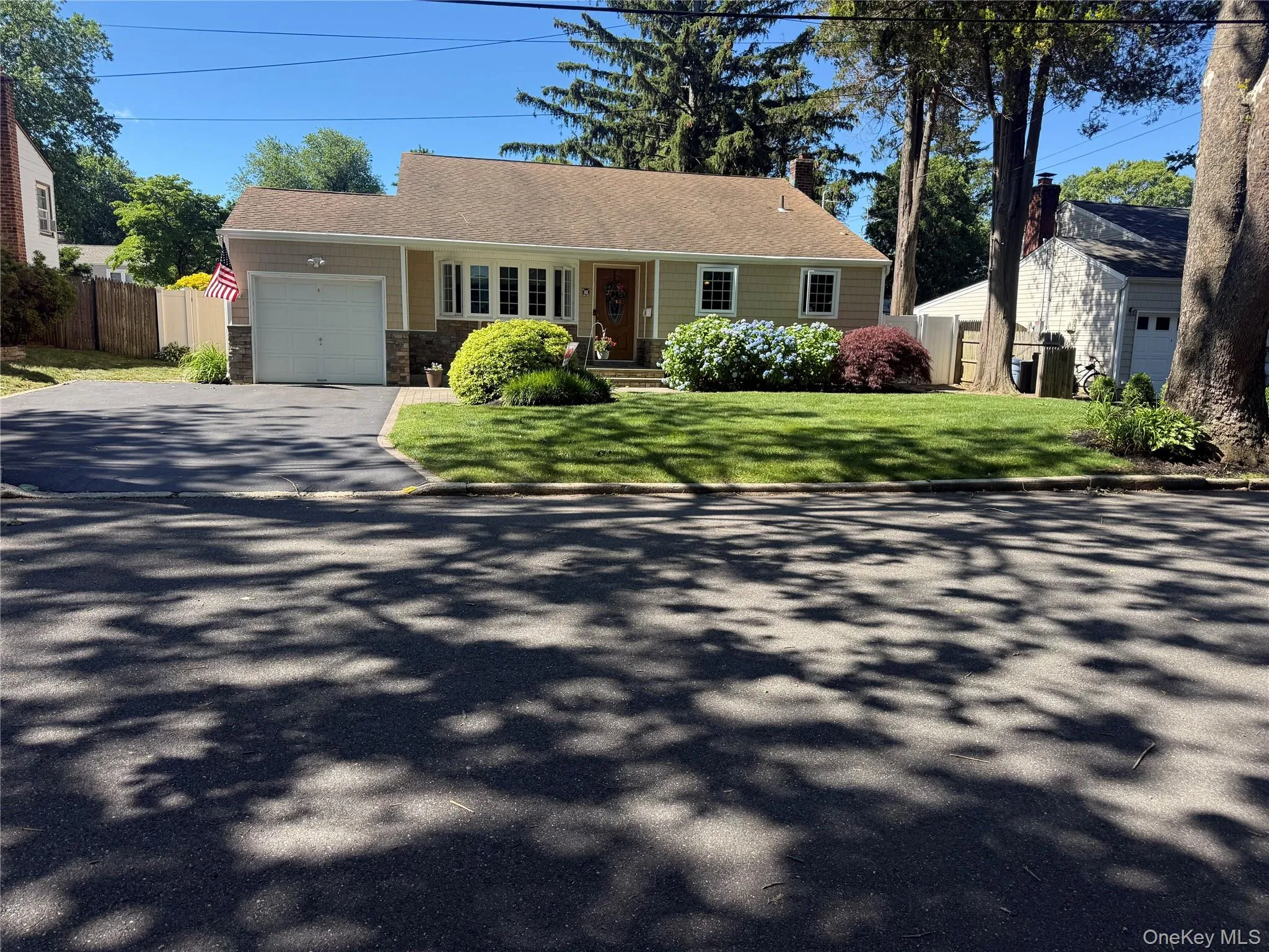 20 Via Continental, Huntington, NY, 3 Bedrooms Bedrooms, 7 Rooms Rooms,2 BathroomsBathrooms,Residential,For Rent,Via Continental,0,1016822 20 Via Continental, Huntington, NY, 3 Bedrooms Bedrooms, 7 Rooms Rooms,2 BathroomsBathrooms,Residential,For Rent,Via Continental,0,1016822