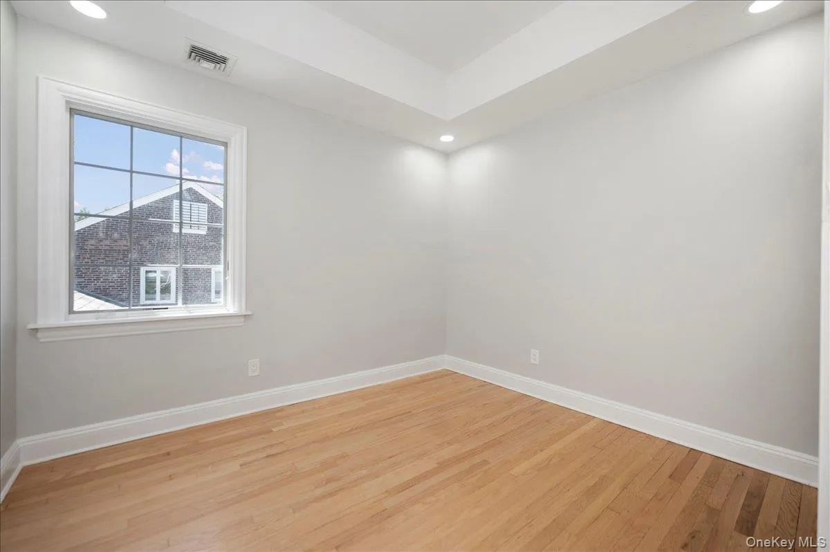 18 Pond Park Road, North Hempstead, NY, 4 Bedrooms Bedrooms, 9 Rooms Rooms,4 BathroomsBathrooms,Residential,For Rent,Pond Park,0,KEY1016825 18 Pond Park Road, North Hempstead, NY, 4 Bedrooms Bedrooms, 9 Rooms Rooms,4 BathroomsBathrooms,Residential,For Rent,Pond Park,0,KEY1016825