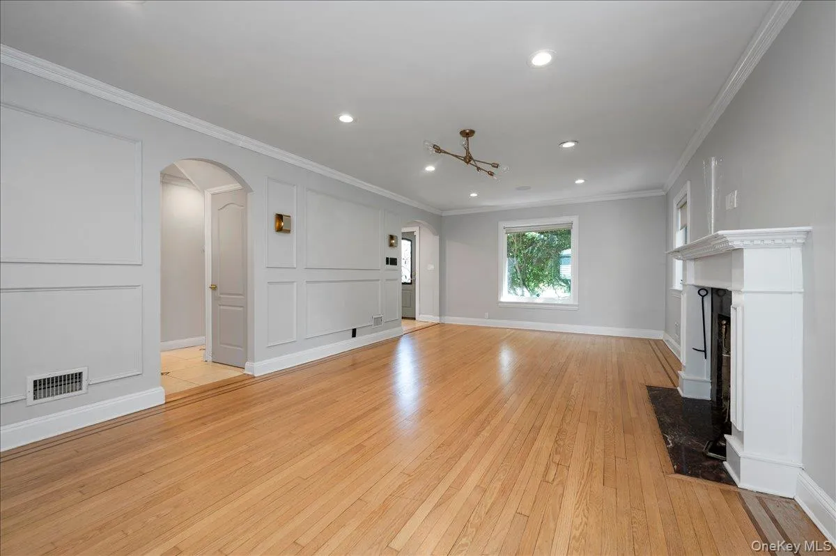 18 Pond Park Road, North Hempstead, NY, 4 Bedrooms Bedrooms, 9 Rooms Rooms,4 BathroomsBathrooms,Residential,For Rent,Pond Park,0,KEY1016825 18 Pond Park Road, North Hempstead, NY, 4 Bedrooms Bedrooms, 9 Rooms Rooms,4 BathroomsBathrooms,Residential,For Rent,Pond Park,0,KEY1016825