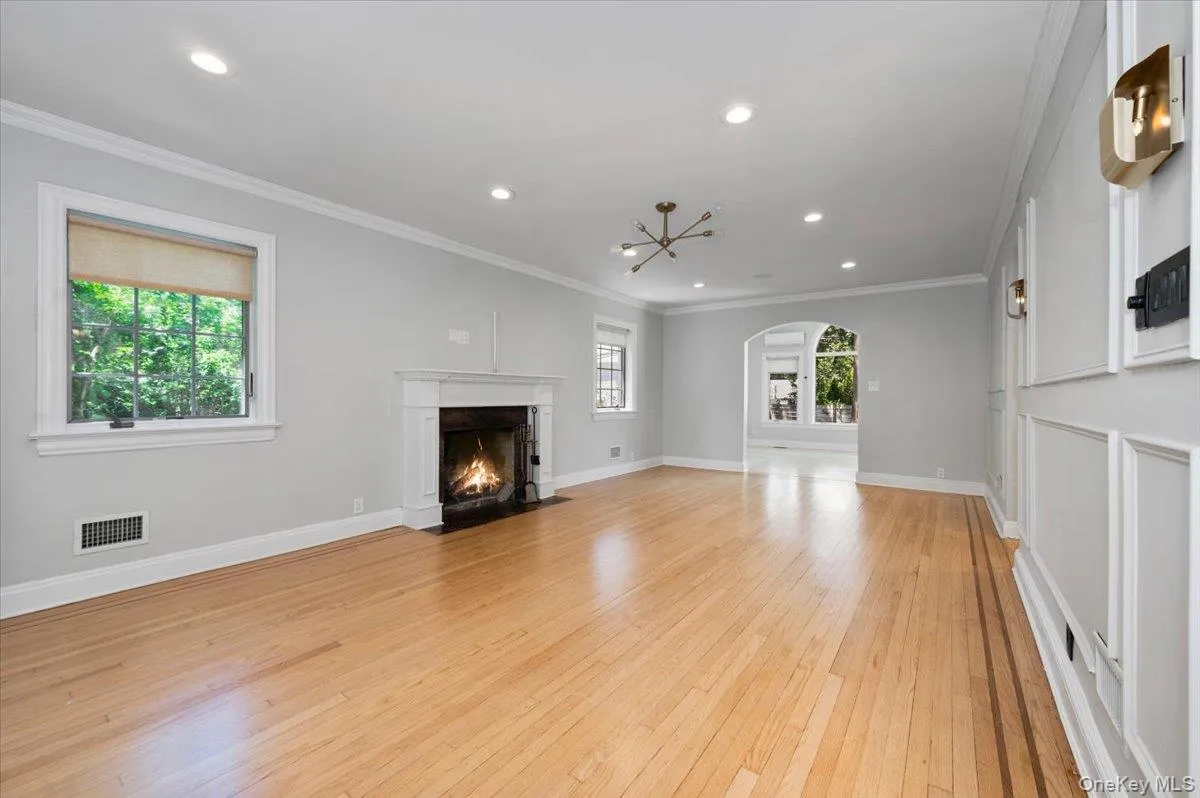 18 Pond Park Road, North Hempstead, NY, 4 Bedrooms Bedrooms, 9 Rooms Rooms,4 BathroomsBathrooms,Residential,For Rent,Pond Park,0,KEY1016825 18 Pond Park Road, North Hempstead, NY, 4 Bedrooms Bedrooms, 9 Rooms Rooms,4 BathroomsBathrooms,Residential,For Rent,Pond Park,0,KEY1016825