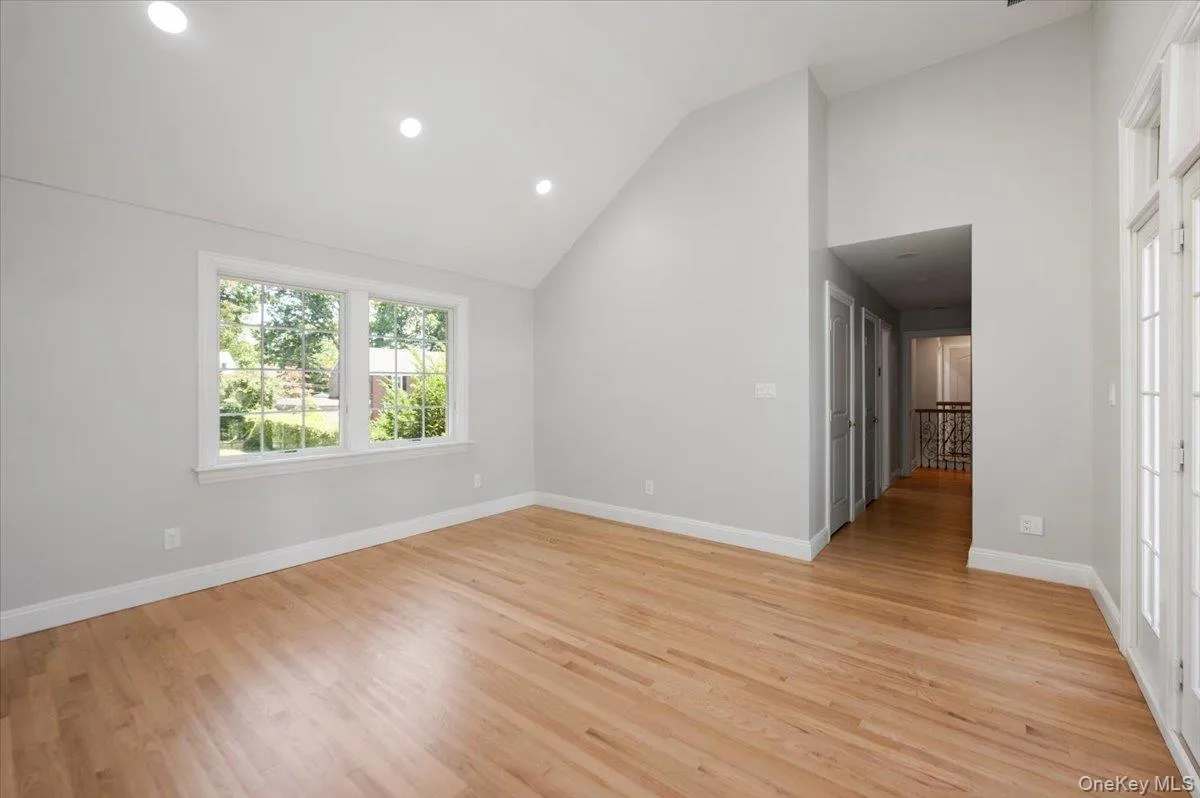 18 Pond Park Road, North Hempstead, NY, 4 Bedrooms Bedrooms, 9 Rooms Rooms,4 BathroomsBathrooms,Residential,For Rent,Pond Park,0,KEY1016825 18 Pond Park Road, North Hempstead, NY, 4 Bedrooms Bedrooms, 9 Rooms Rooms,4 BathroomsBathrooms,Residential,For Rent,Pond Park,0,KEY1016825