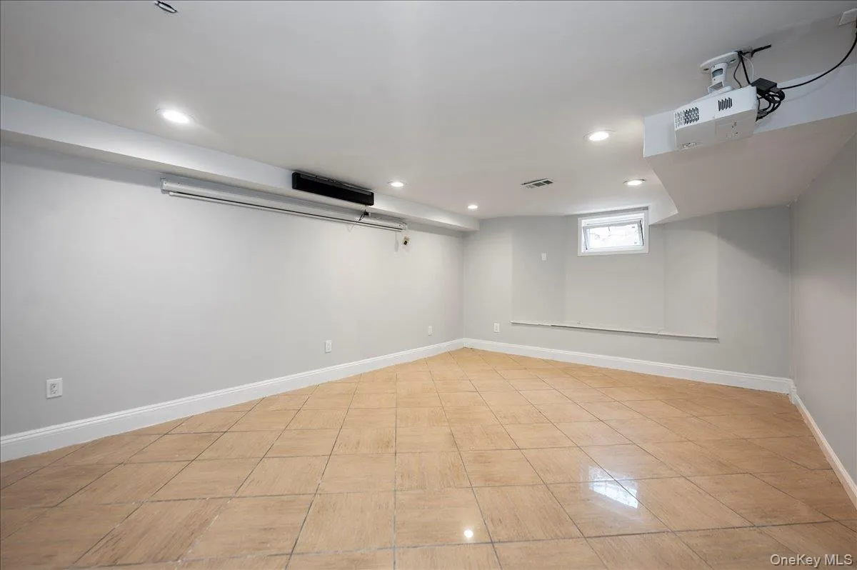 18 Pond Park Road, North Hempstead, NY, 4 Bedrooms Bedrooms, 9 Rooms Rooms,4 BathroomsBathrooms,Residential,For Rent,Pond Park,0,KEY1016825 18 Pond Park Road, North Hempstead, NY, 4 Bedrooms Bedrooms, 9 Rooms Rooms,4 BathroomsBathrooms,Residential,For Rent,Pond Park,0,KEY1016825