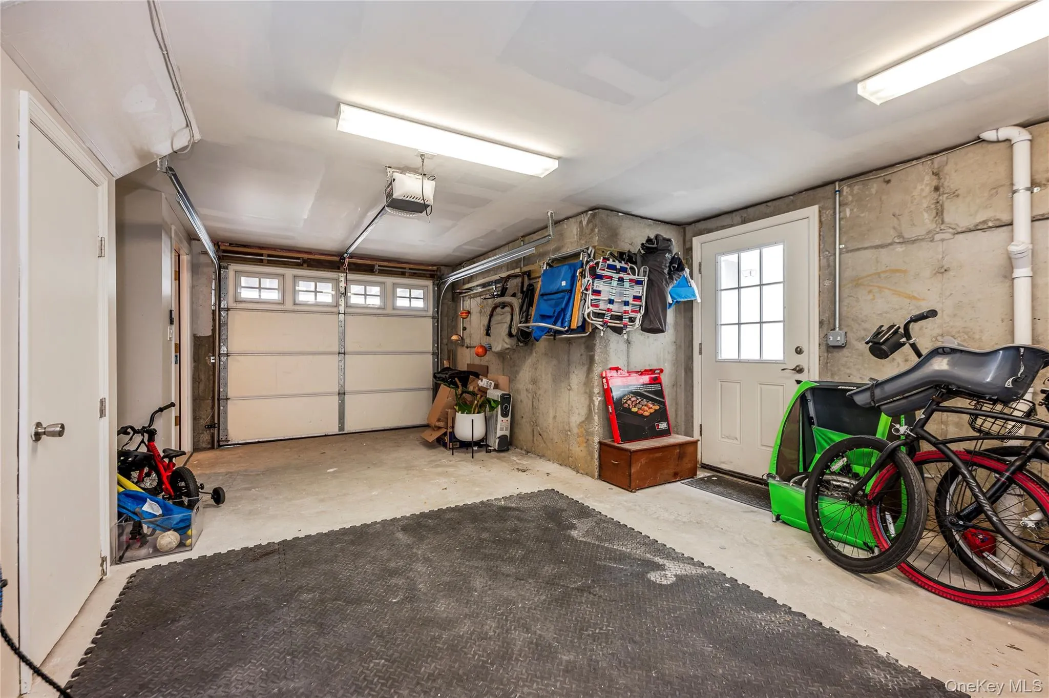 1 car garage 1 car garage