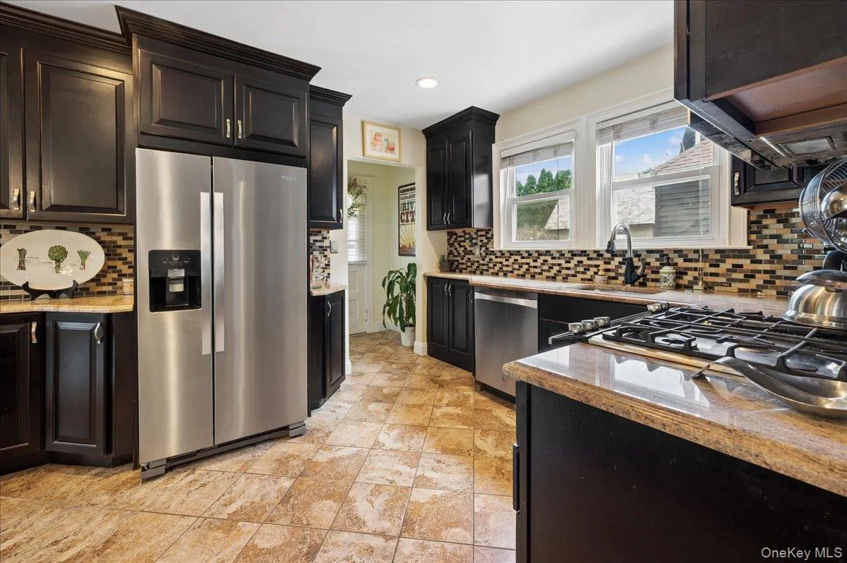Kitchen - different angle Kitchen - different angle