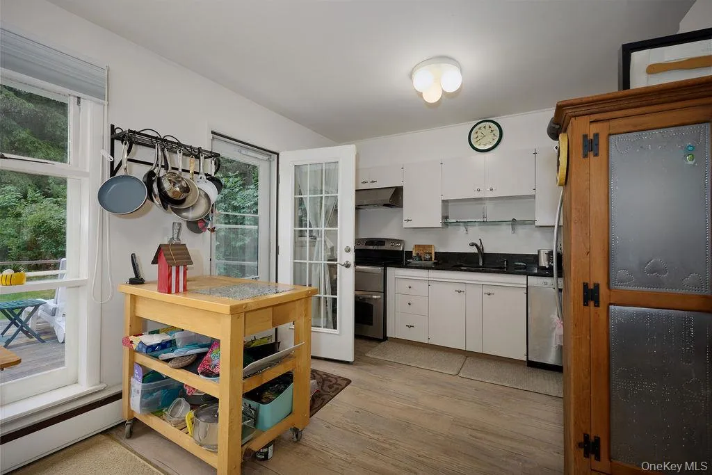 21 Elmwood Road, Lewisboro, NY, 3 Bedrooms Bedrooms, 6 Rooms Rooms,1 BathroomBathrooms,Residential,For Rent,Elmwood,0,KEY1016834 21 Elmwood Road, Lewisboro, NY, 3 Bedrooms Bedrooms, 6 Rooms Rooms,1 BathroomBathrooms,Residential,For Rent,Elmwood,0,KEY1016834