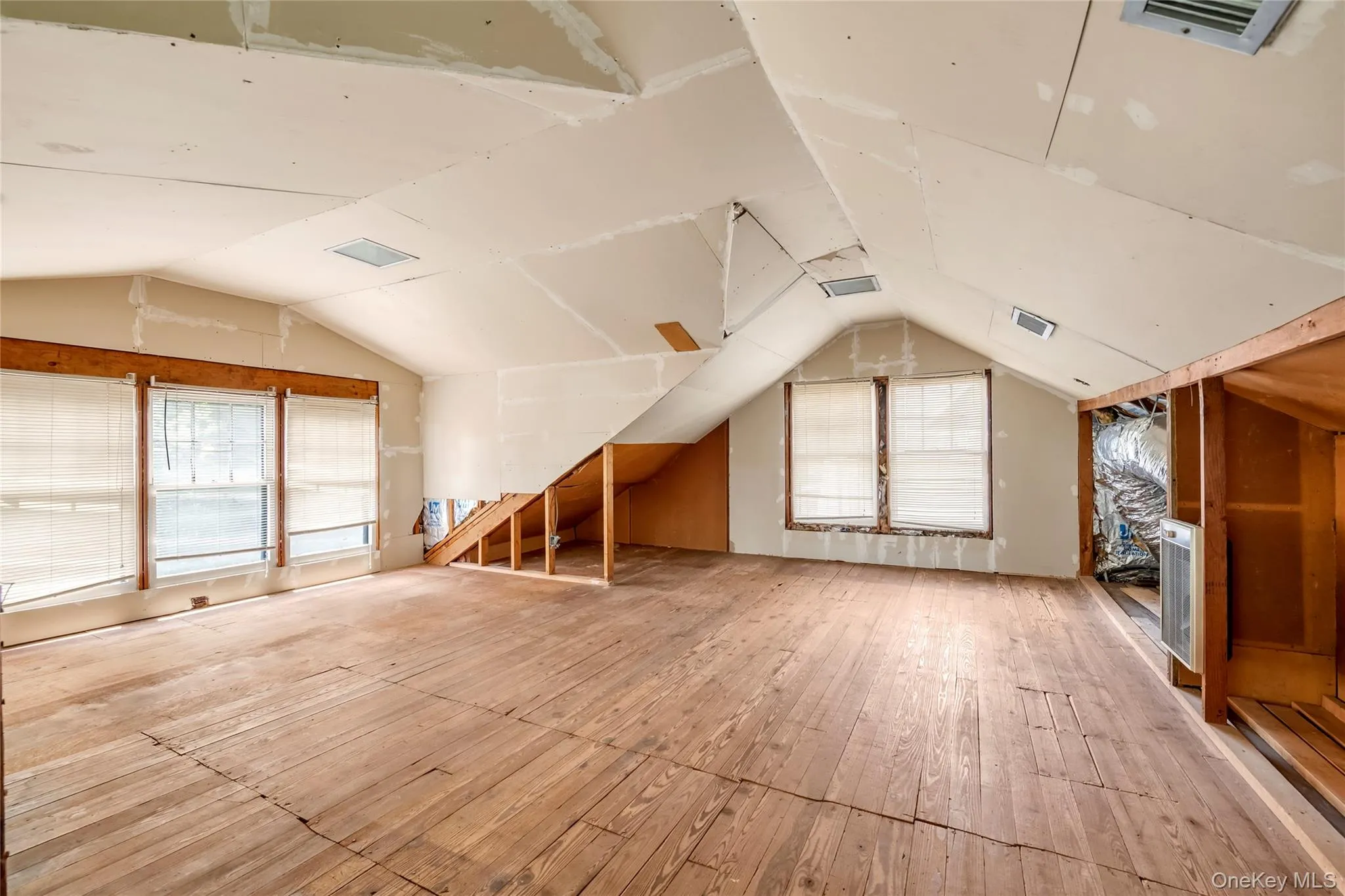 Walk up attic - 4th bedroom or living area Walk up attic - 4th bedroom or living area
