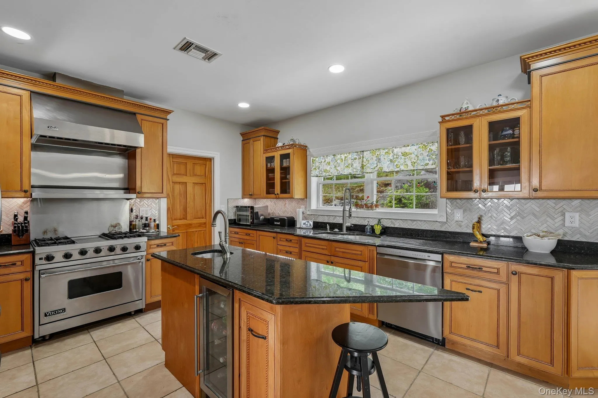 Island with wine refrigerator Island with wine refrigerator