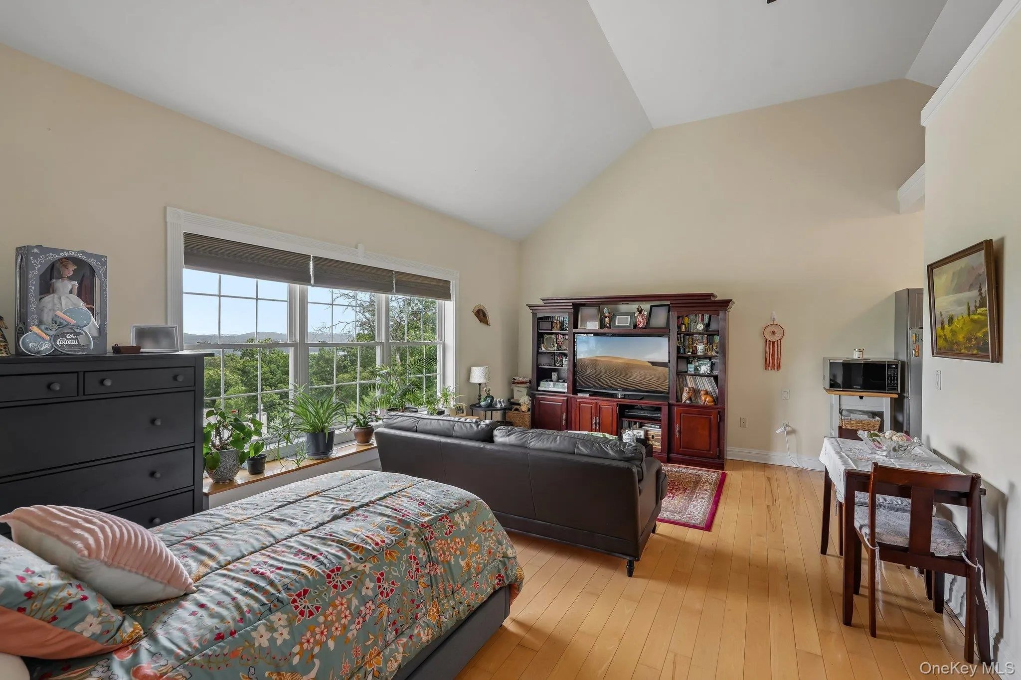 1st floor bedroom with ensuite bath and kitchenette 1st floor bedroom with ensuite bath and kitchenette