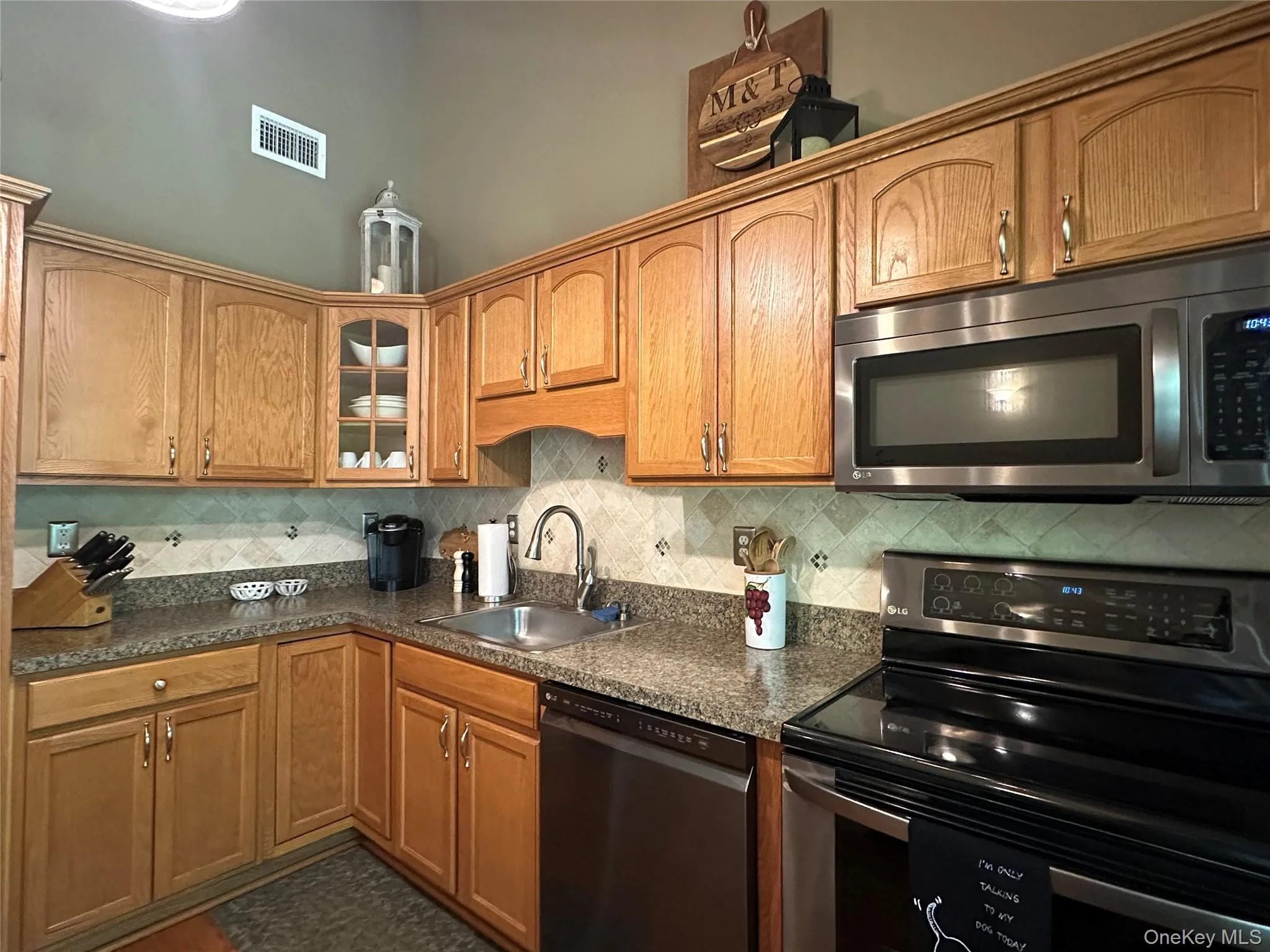 33 Daremy Circle, Brookhaven, NY, 2 Bedrooms Bedrooms, 5 Rooms Rooms,1 BathroomBathrooms,Residential,For Rent,Daremy,0,1016841 33 Daremy Circle, Brookhaven, NY, 2 Bedrooms Bedrooms, 5 Rooms Rooms,1 BathroomBathrooms,Residential,For Rent,Daremy,0,1016841