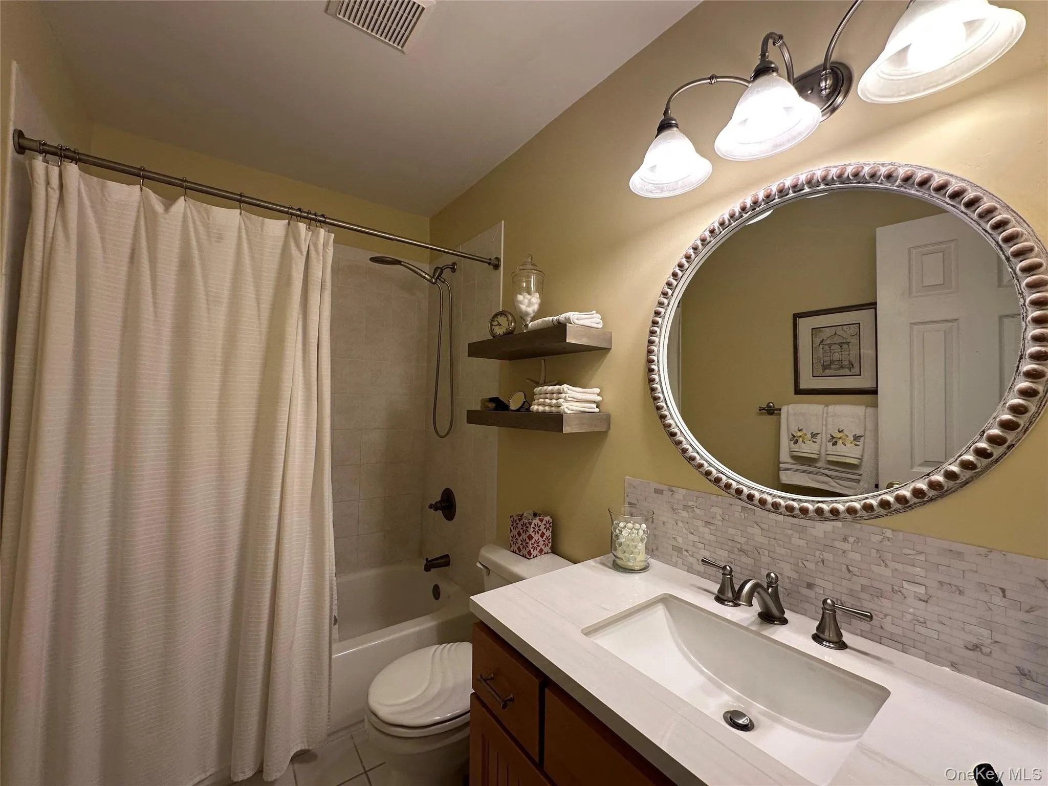 33 Daremy Circle, Brookhaven, NY, 2 Bedrooms Bedrooms, 5 Rooms Rooms,1 BathroomBathrooms,Residential,For Rent,Daremy,0,1016841 33 Daremy Circle, Brookhaven, NY, 2 Bedrooms Bedrooms, 5 Rooms Rooms,1 BathroomBathrooms,Residential,For Rent,Daremy,0,1016841
