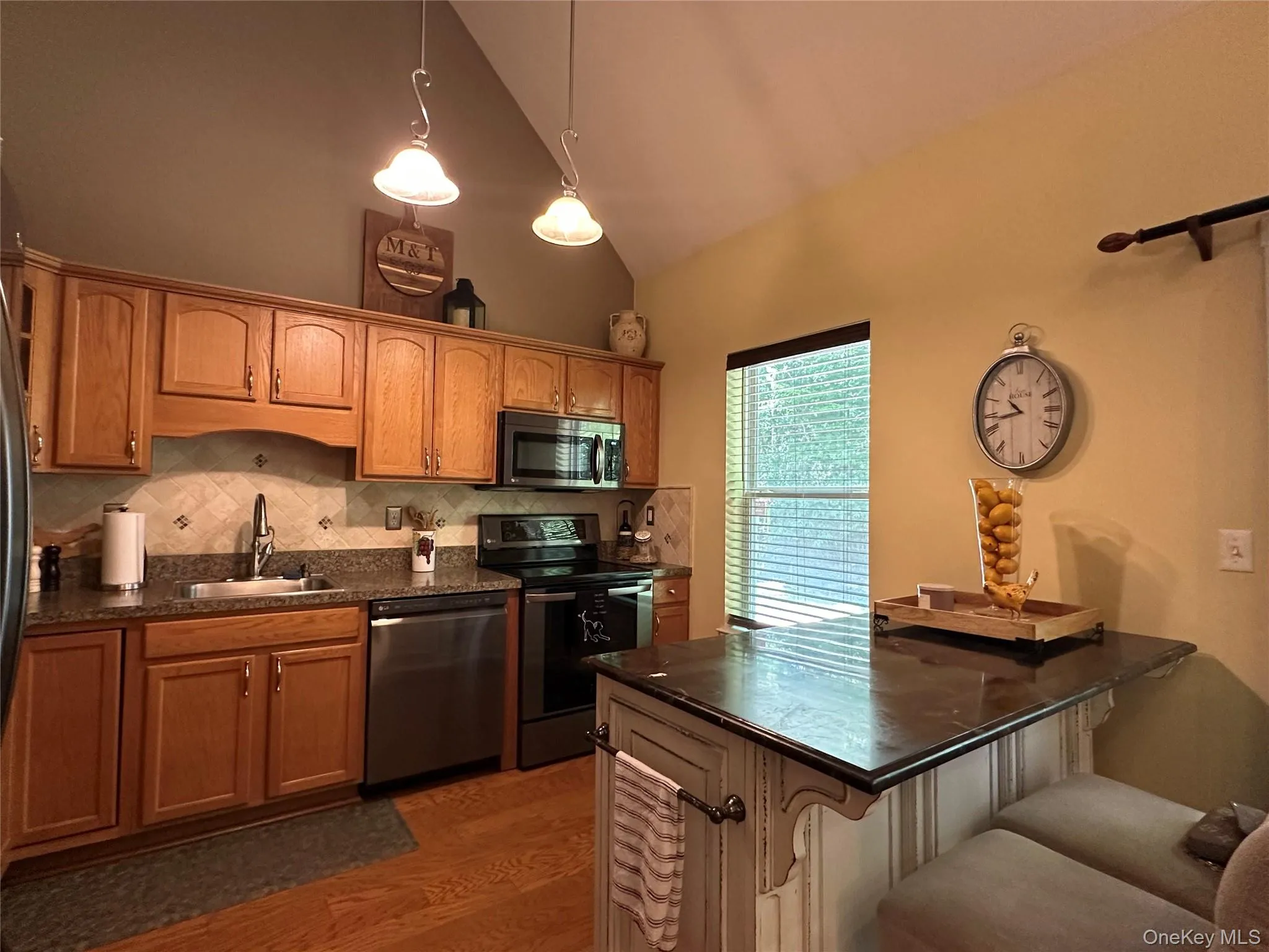 33 Daremy Circle, Brookhaven, NY, 2 Bedrooms Bedrooms, 5 Rooms Rooms,1 BathroomBathrooms,Residential,For Rent,Daremy,0,1016841 33 Daremy Circle, Brookhaven, NY, 2 Bedrooms Bedrooms, 5 Rooms Rooms,1 BathroomBathrooms,Residential,For Rent,Daremy,0,1016841
