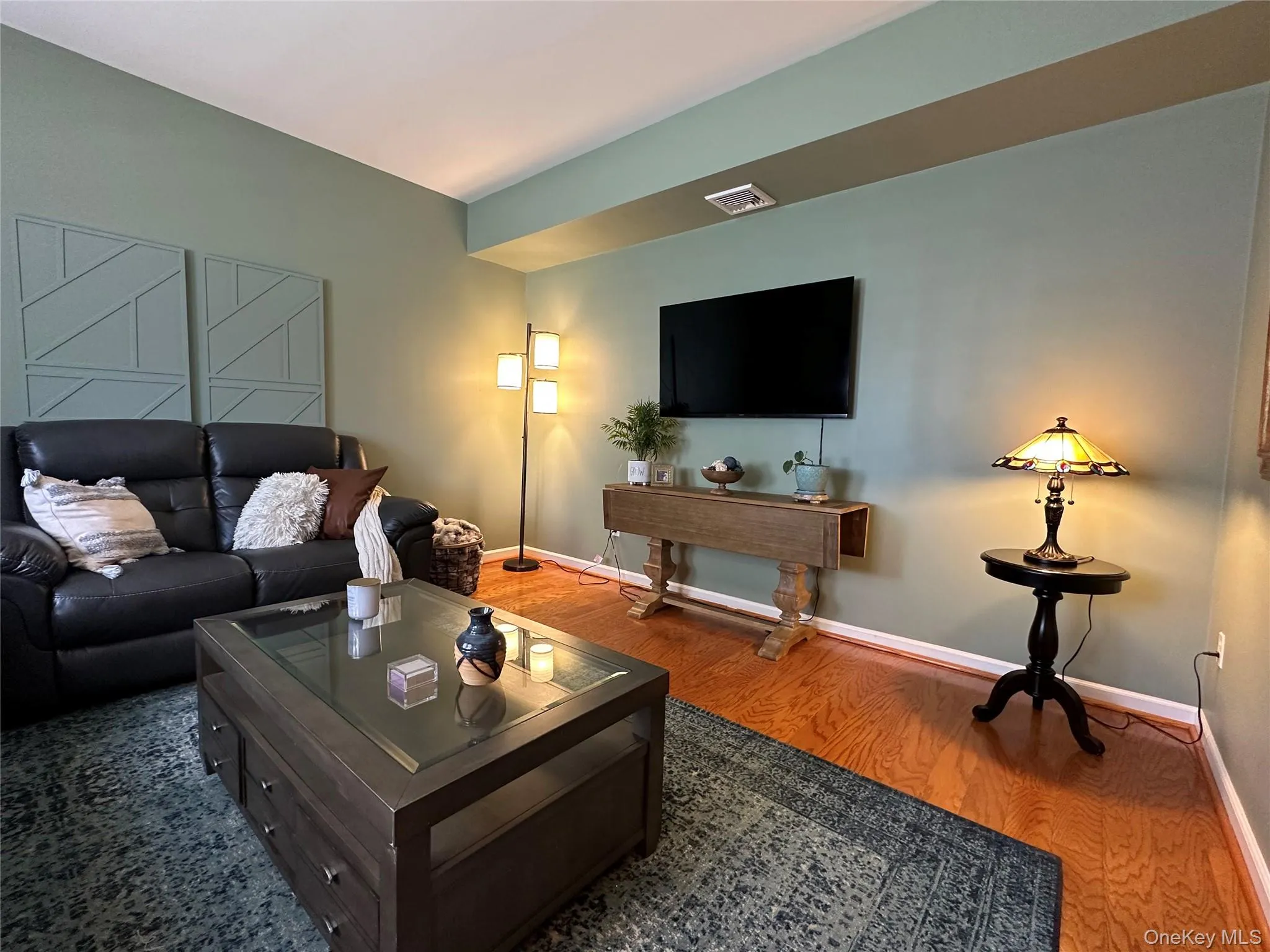 33 Daremy Circle, Brookhaven, NY, 2 Bedrooms Bedrooms, 5 Rooms Rooms,1 BathroomBathrooms,Residential,For Rent,Daremy,0,1016841 33 Daremy Circle, Brookhaven, NY, 2 Bedrooms Bedrooms, 5 Rooms Rooms,1 BathroomBathrooms,Residential,For Rent,Daremy,0,1016841