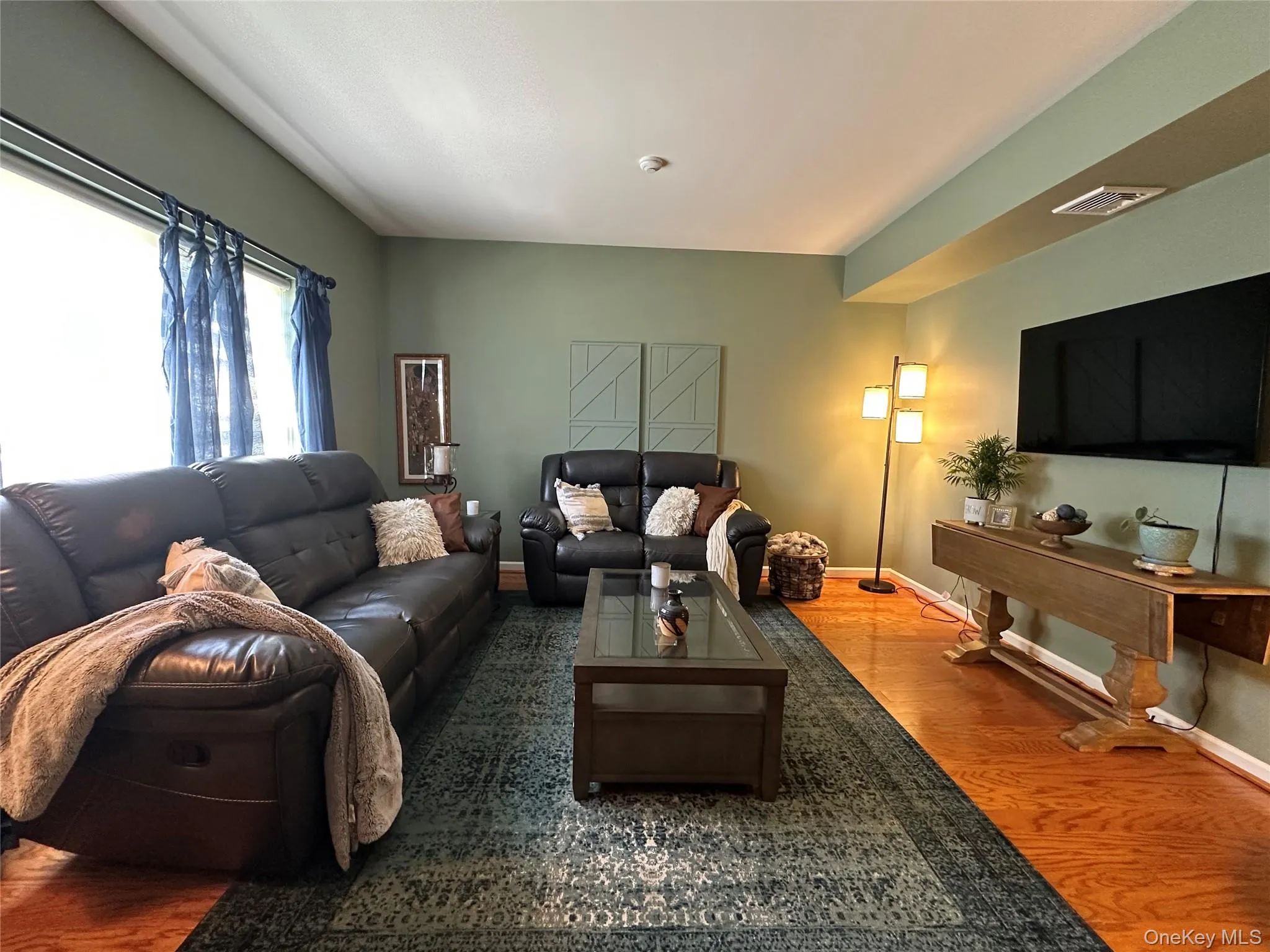 33 Daremy Circle, Brookhaven, NY, 2 Bedrooms Bedrooms, 5 Rooms Rooms,1 BathroomBathrooms,Residential,For Rent,Daremy,0,1016841 33 Daremy Circle, Brookhaven, NY, 2 Bedrooms Bedrooms, 5 Rooms Rooms,1 BathroomBathrooms,Residential,For Rent,Daremy,0,1016841