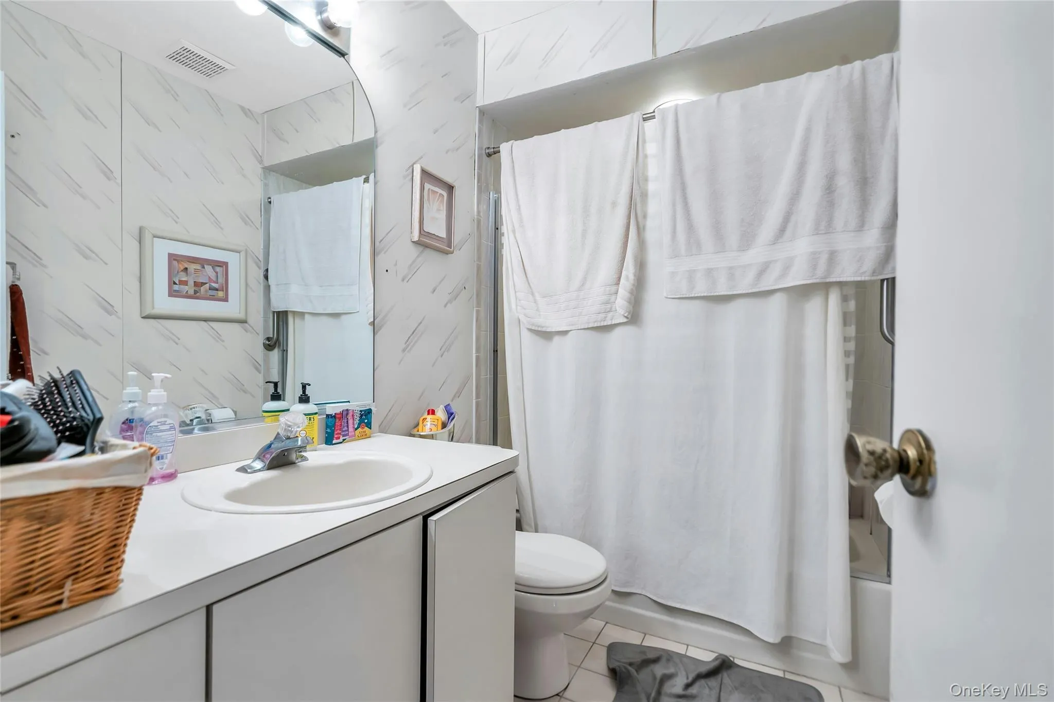 33 Cameo Road, Smithtown, NY, 3 Bedrooms Bedrooms, 6 Rooms Rooms,1 BathroomBathrooms,Residential,For Rent,Cameo,0,KEY1016846 33 Cameo Road, Smithtown, NY, 3 Bedrooms Bedrooms, 6 Rooms Rooms,1 BathroomBathrooms,Residential,For Rent,Cameo,0,KEY1016846