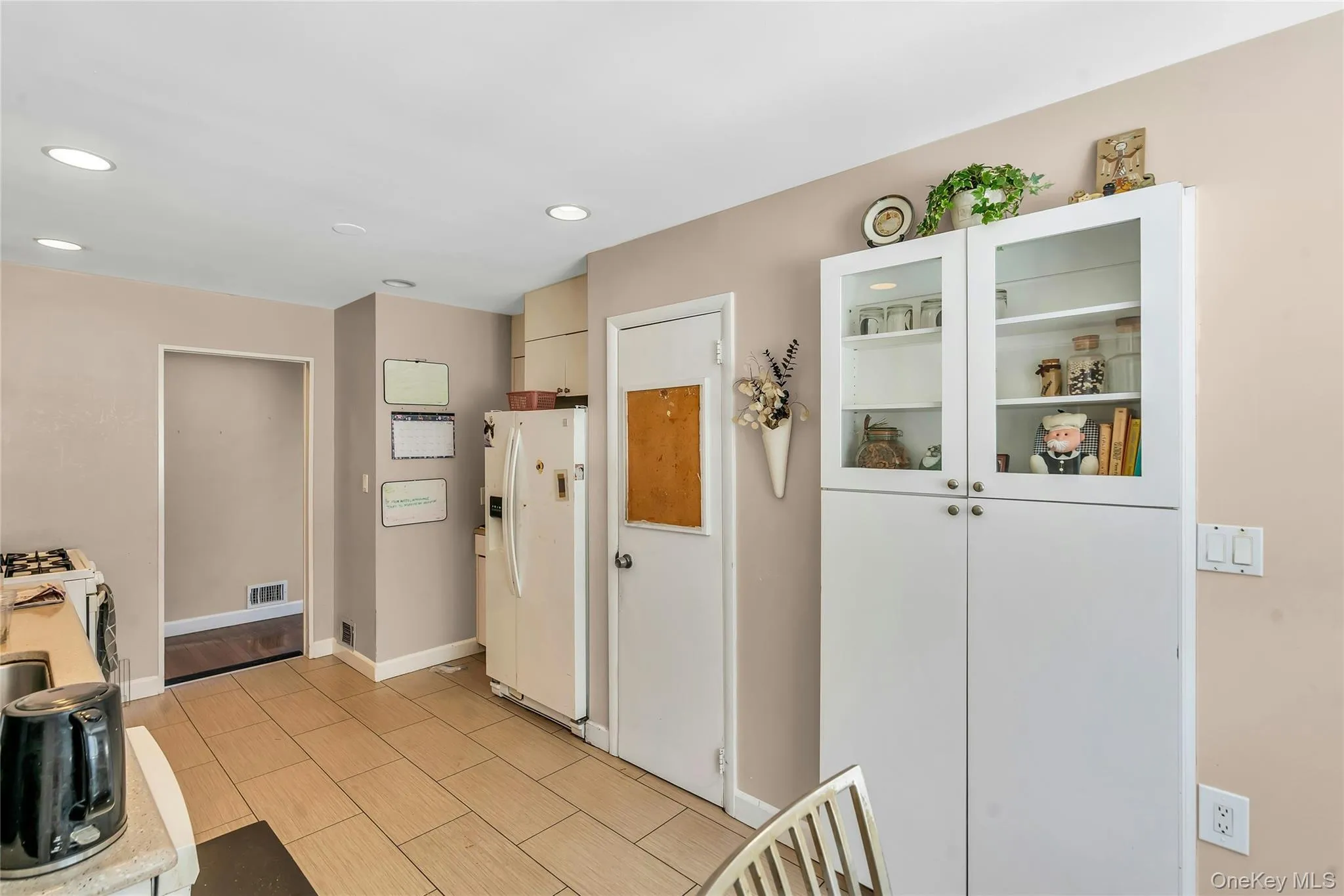 33 Cameo Road, Smithtown, NY, 3 Bedrooms Bedrooms, 6 Rooms Rooms,1 BathroomBathrooms,Residential,For Rent,Cameo,0,KEY1016846 33 Cameo Road, Smithtown, NY, 3 Bedrooms Bedrooms, 6 Rooms Rooms,1 BathroomBathrooms,Residential,For Rent,Cameo,0,KEY1016846