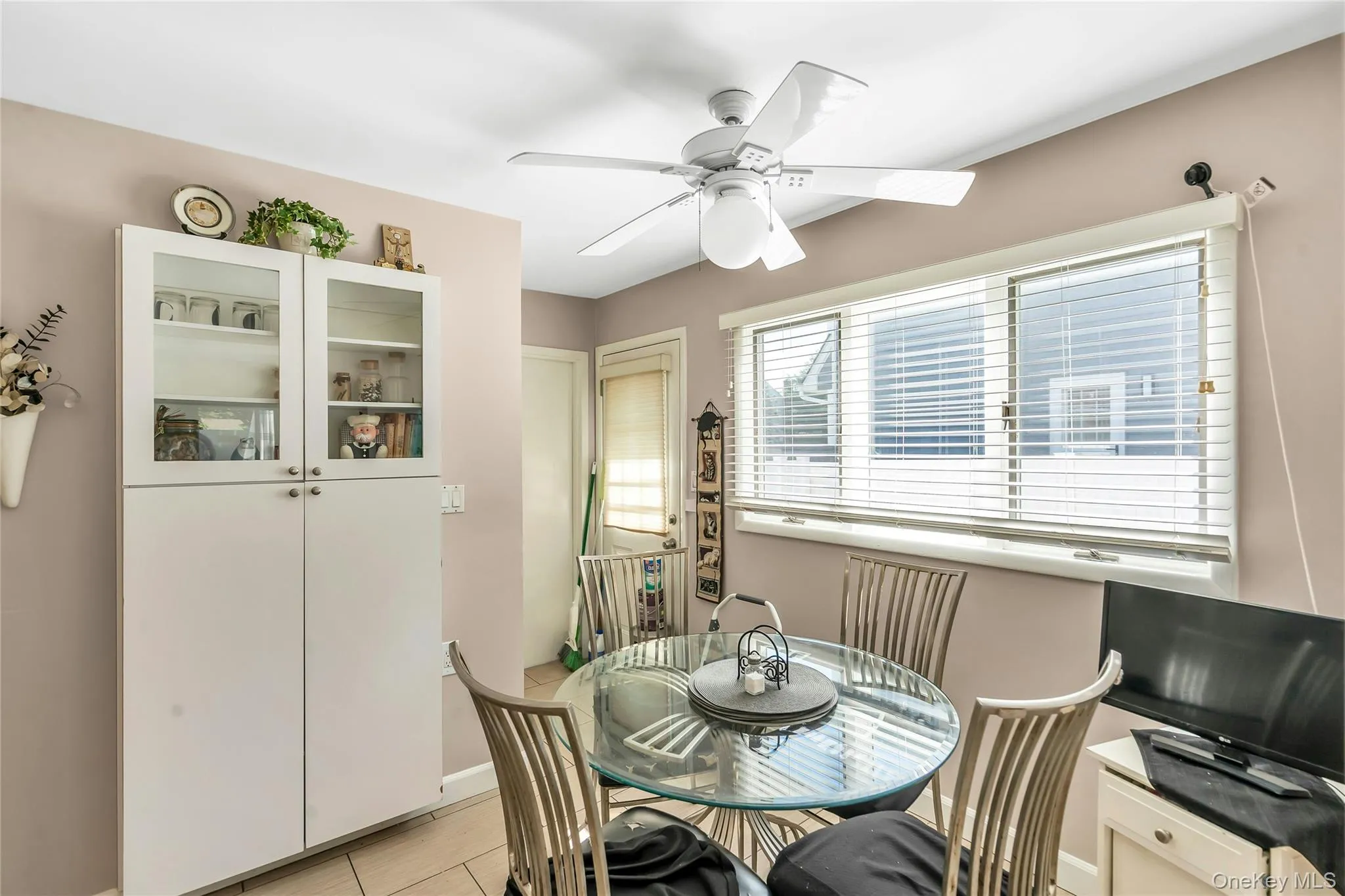 33 Cameo Road, Smithtown, NY, 3 Bedrooms Bedrooms, 6 Rooms Rooms,1 BathroomBathrooms,Residential,For Rent,Cameo,0,KEY1016846 33 Cameo Road, Smithtown, NY, 3 Bedrooms Bedrooms, 6 Rooms Rooms,1 BathroomBathrooms,Residential,For Rent,Cameo,0,KEY1016846