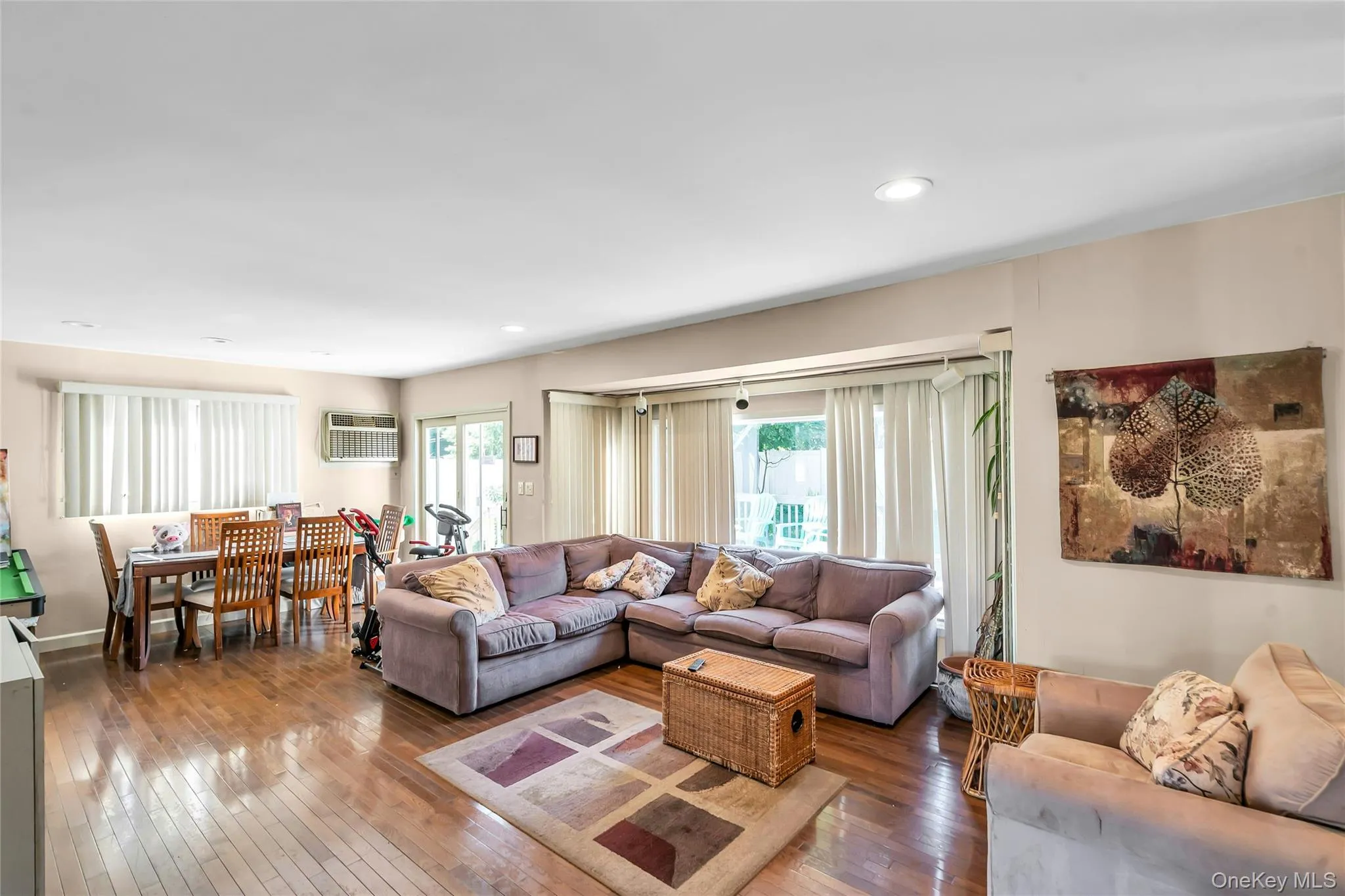 33 Cameo Road, Smithtown, NY, 3 Bedrooms Bedrooms, 6 Rooms Rooms,1 BathroomBathrooms,Residential,For Rent,Cameo,0,KEY1016846 33 Cameo Road, Smithtown, NY, 3 Bedrooms Bedrooms, 6 Rooms Rooms,1 BathroomBathrooms,Residential,For Rent,Cameo,0,KEY1016846