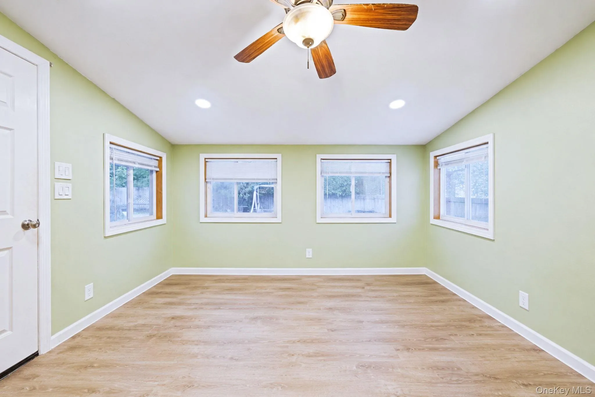 14 Urn Court, Islip, NY, 4 Bedrooms Bedrooms, 7 Rooms Rooms,2 BathroomsBathrooms,Residential,For Rent,Urn,0,KEY1016852 14 Urn Court, Islip, NY, 4 Bedrooms Bedrooms, 7 Rooms Rooms,2 BathroomsBathrooms,Residential,For Rent,Urn,0,KEY1016852