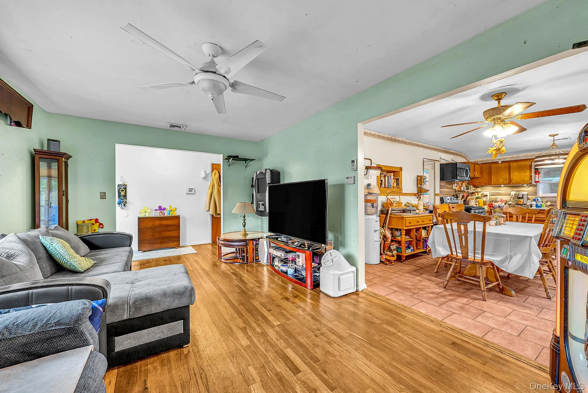 14 Urn Court, Islip, NY, 4 Bedrooms Bedrooms, 7 Rooms Rooms,2 BathroomsBathrooms,Residential,For Rent,Urn,0,KEY1016852 14 Urn Court, Islip, NY, 4 Bedrooms Bedrooms, 7 Rooms Rooms,2 BathroomsBathrooms,Residential,For Rent,Urn,0,KEY1016852