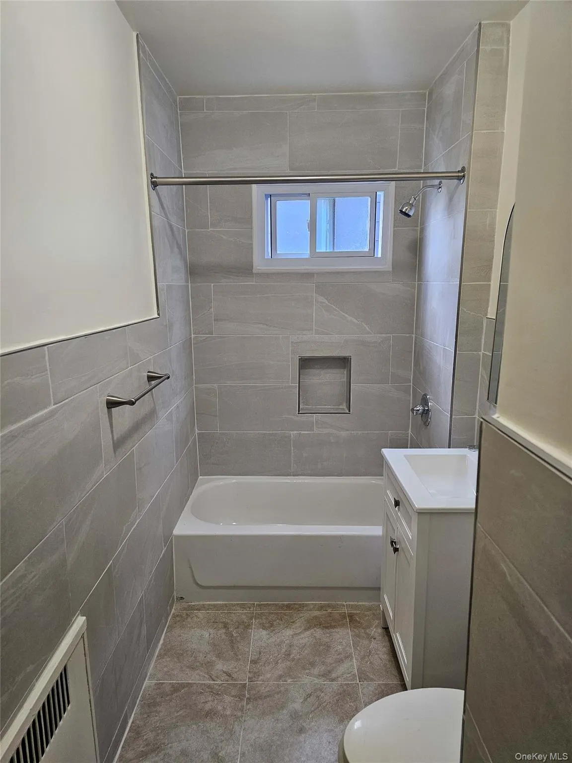 33 Cliff Avenue, Yonkers, NY, 2 Bedrooms Bedrooms, 5 Rooms Rooms,1 BathroomBathrooms,Residential Lease,For Rent,Cliff,0,1016856 33 Cliff Avenue, Yonkers, NY, 2 Bedrooms Bedrooms, 5 Rooms Rooms,1 BathroomBathrooms,Residential Lease,For Rent,Cliff,0,1016856