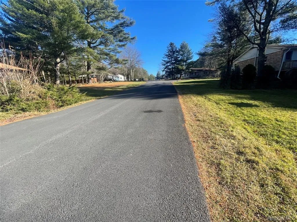 33 Melody Lake Drive, Thompson, NY, 3 Bedrooms Bedrooms, 5 Rooms Rooms,1 BathroomBathrooms,Residential Lease,For Rent,Melody Lake,0,1016861 33 Melody Lake Drive, Thompson, NY, 3 Bedrooms Bedrooms, 5 Rooms Rooms,1 BathroomBathrooms,Residential Lease,For Rent,Melody Lake,0,1016861