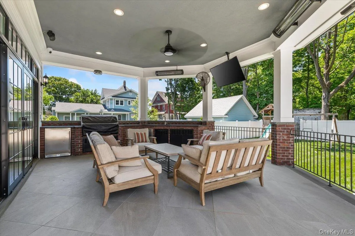 66 Liberty Avenue, Hempstead, NY, 4 Bedrooms Bedrooms, 15 Rooms Rooms,4 BathroomsBathrooms,Residential,For Rent,Liberty,0,1016865 66 Liberty Avenue, Hempstead, NY, 4 Bedrooms Bedrooms, 15 Rooms Rooms,4 BathroomsBathrooms,Residential,For Rent,Liberty,0,1016865