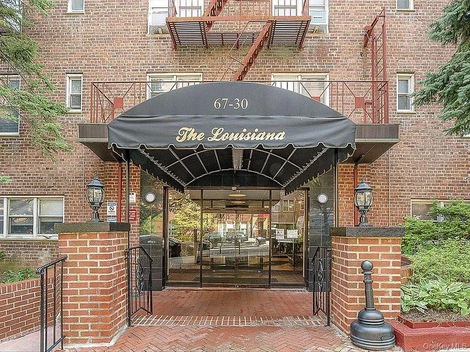 67-30 Clyde Street, New York, NY, 1 Bedroom Bedrooms, 4 Rooms Rooms,1 BathroomBathrooms,Residential,For Rent,Clyde,0,KEY1016870 67-30 Clyde Street, New York, NY, 1 Bedroom Bedrooms, 4 Rooms Rooms,1 BathroomBathrooms,Residential,For Rent,Clyde,0,KEY1016870