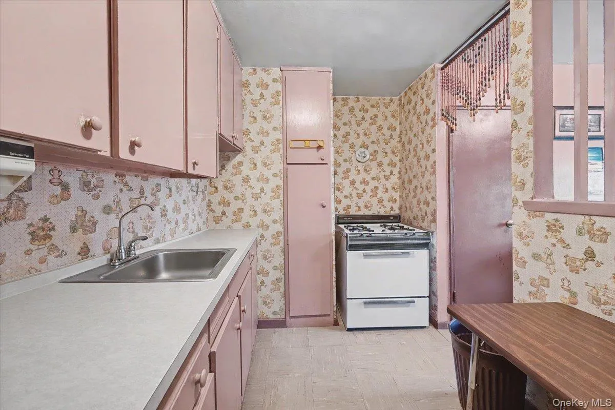 2640 Marion, New York, NY, 5 Rooms Rooms,1 BathroomBathrooms,Residential,For Rent,Marion,0,1016873 2640 Marion, New York, NY, 5 Rooms Rooms,1 BathroomBathrooms,Residential,For Rent,Marion,0,1016873