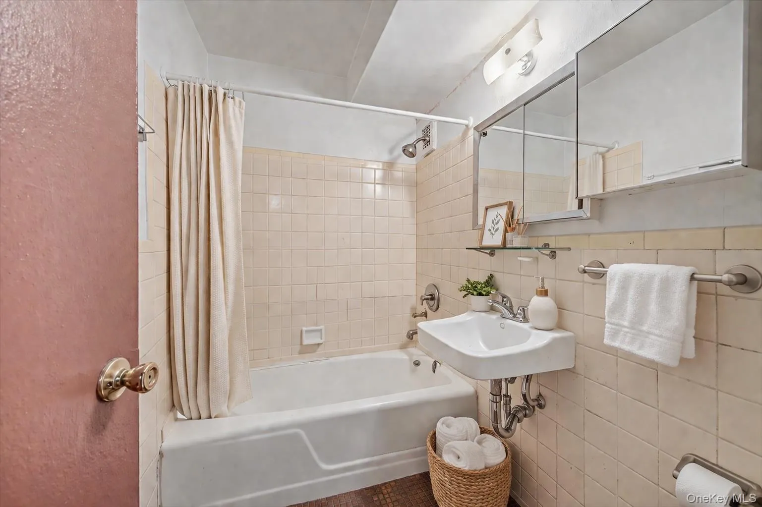 2640 Marion, New York, NY, 5 Rooms Rooms,1 BathroomBathrooms,Residential,For Rent,Marion,0,1016873 2640 Marion, New York, NY, 5 Rooms Rooms,1 BathroomBathrooms,Residential,For Rent,Marion,0,1016873
