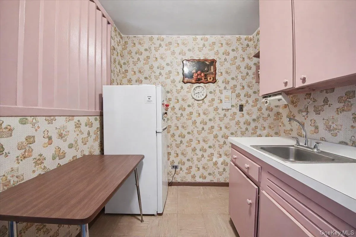 2640 Marion, New York, NY, 5 Rooms Rooms,1 BathroomBathrooms,Residential,For Rent,Marion,0,1016873 2640 Marion, New York, NY, 5 Rooms Rooms,1 BathroomBathrooms,Residential,For Rent,Marion,0,1016873