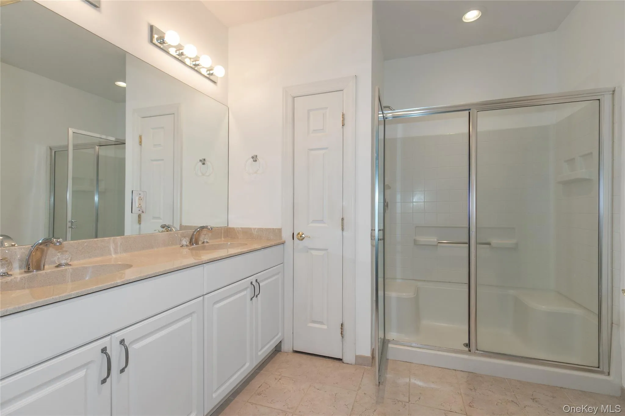 46 Miro Place, North Hempstead, NY, 2 Bedrooms Bedrooms, 5 Rooms Rooms,2 BathroomsBathrooms,Residential,For Rent,Miro,0,1016877 46 Miro Place, North Hempstead, NY, 2 Bedrooms Bedrooms, 5 Rooms Rooms,2 BathroomsBathrooms,Residential,For Rent,Miro,0,1016877